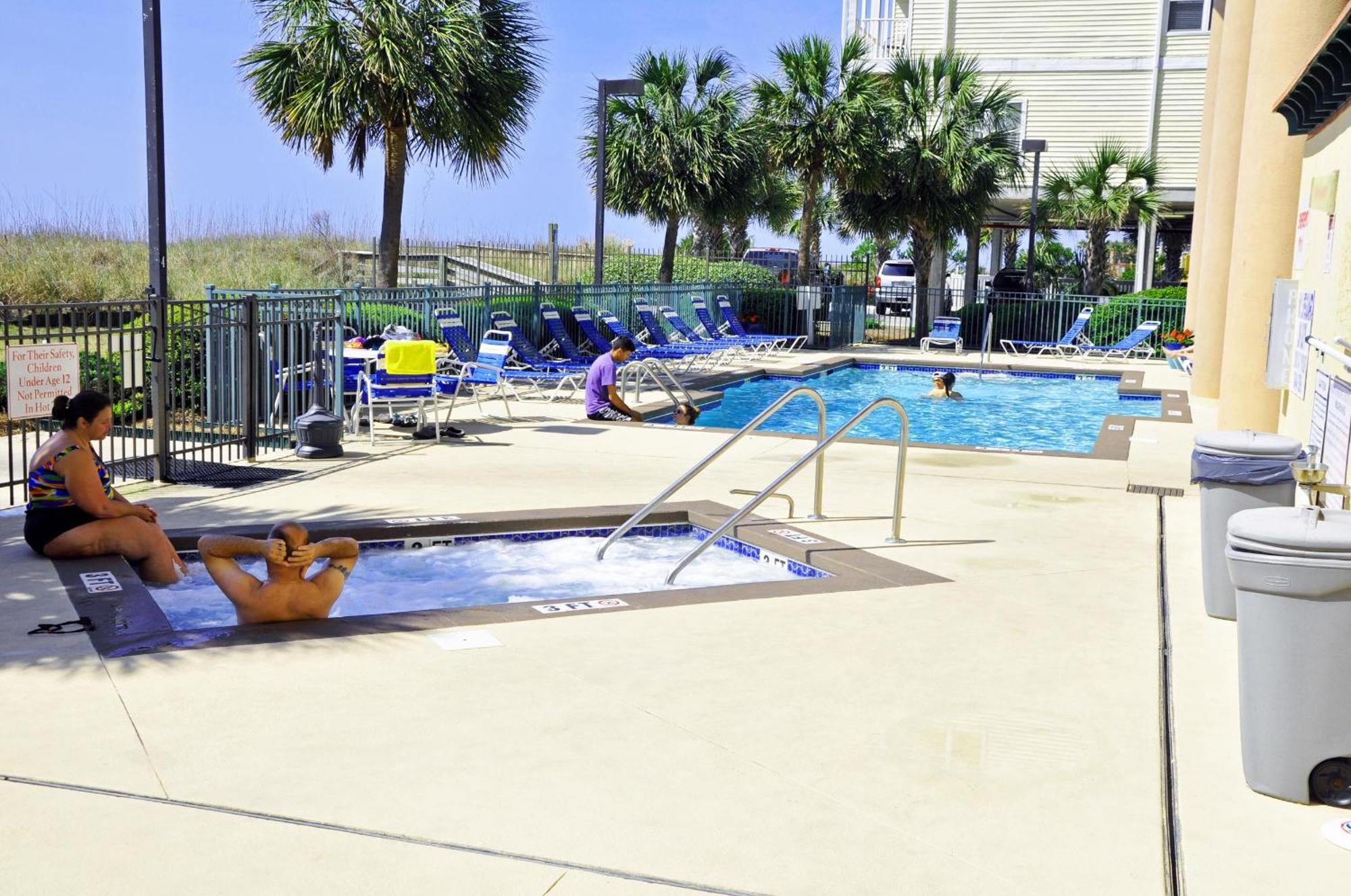 Oceanfront 305, Enjoy, Shop, Walk To Bars, Main Street Apartment