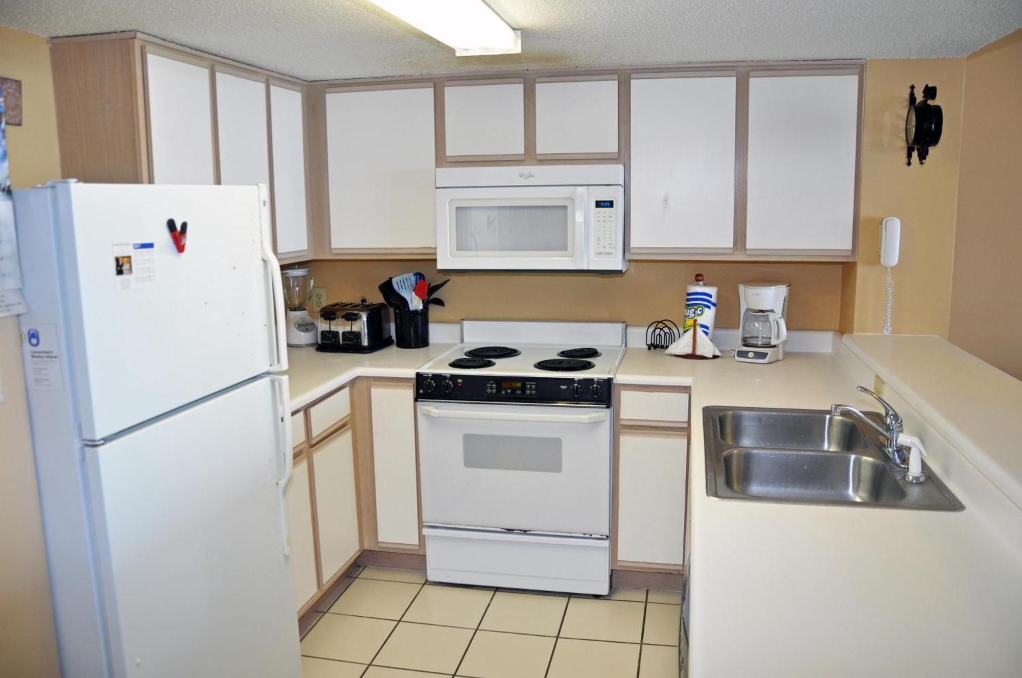 Apartment Oceanfront 305, Enjoy, Shop, Walk To Bars, Main Street *