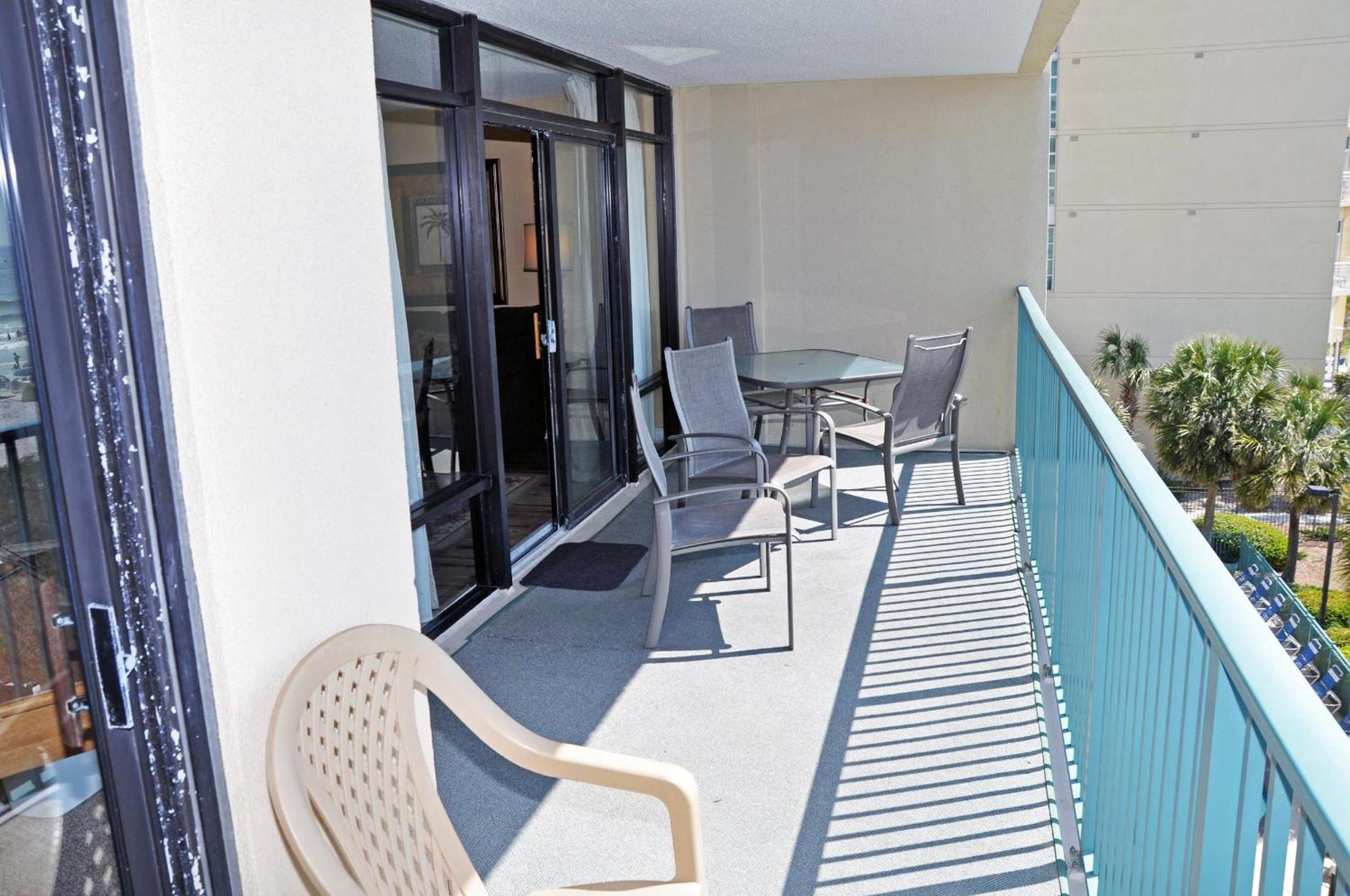 Oceanfront 305, Enjoy, Shop, Walk To Bars, Main Street Apartment