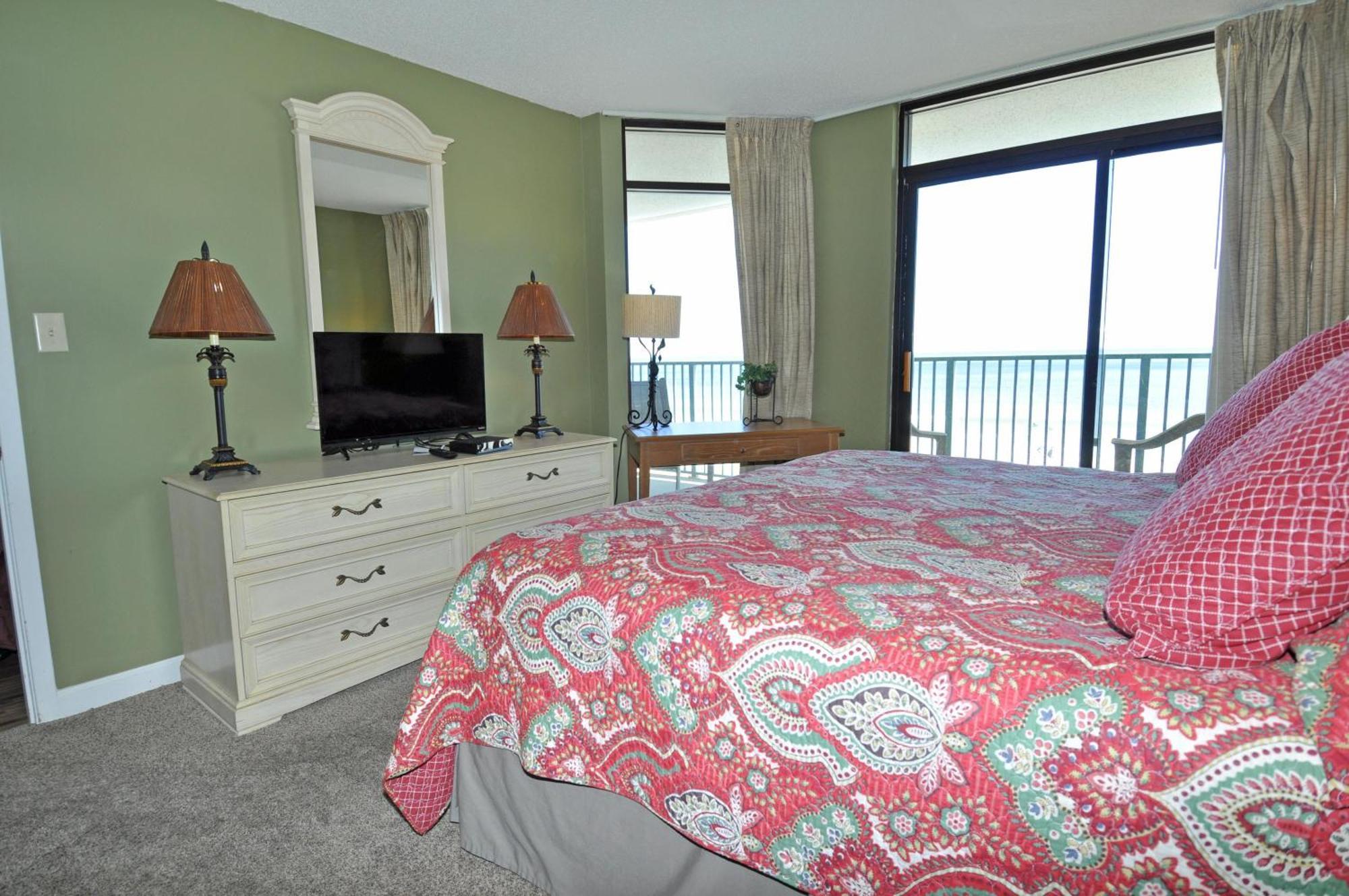 Apartment Oceanfront 305, Enjoy, Shop, Walk To Bars, Main Street
