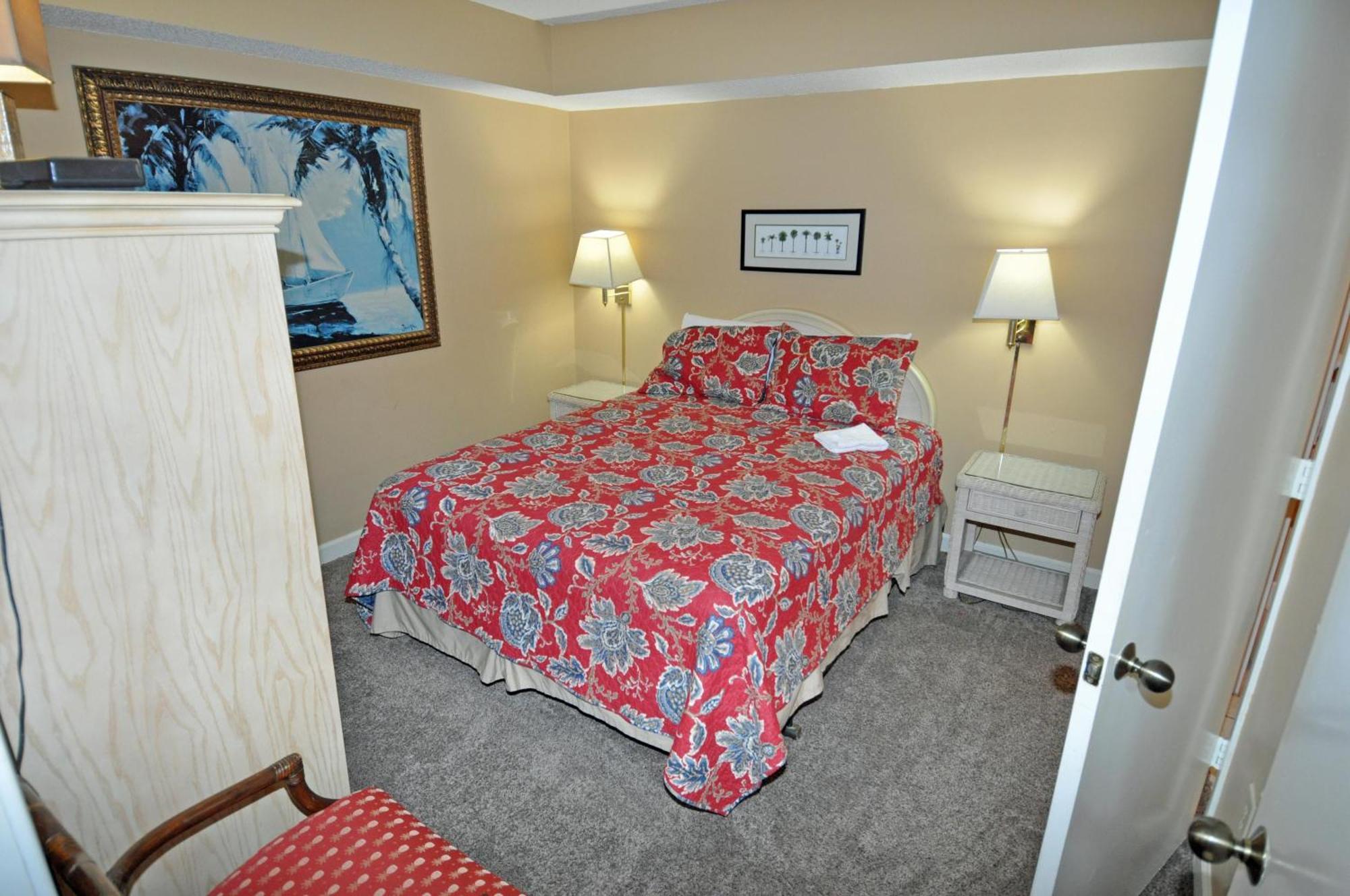Oceanfront 305, Enjoy, Shop, Walk To Bars, Main Street Apartment *