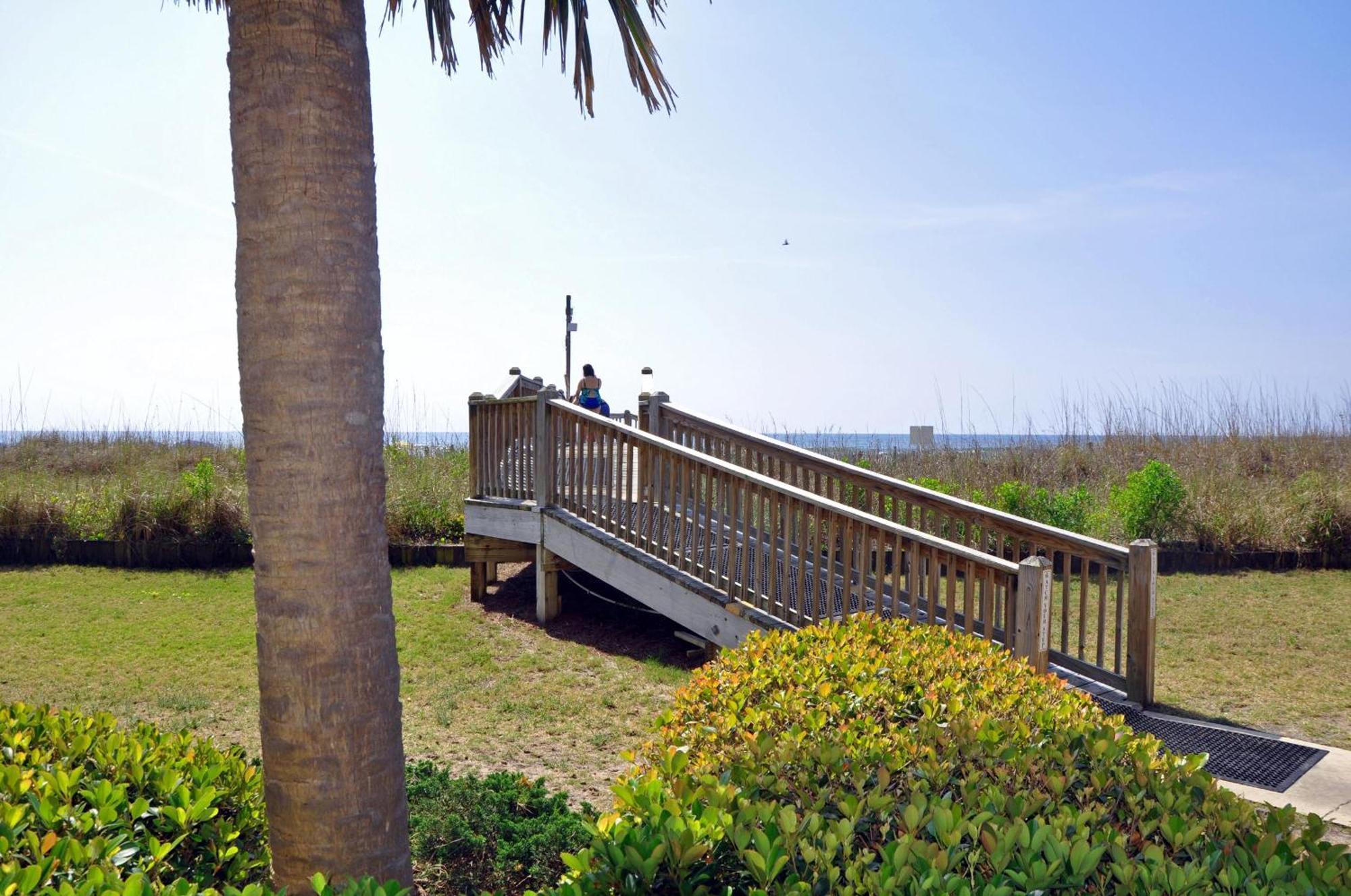 Apartment Oceanfront 305, Enjoy, Shop, Walk To Bars, Main Street *