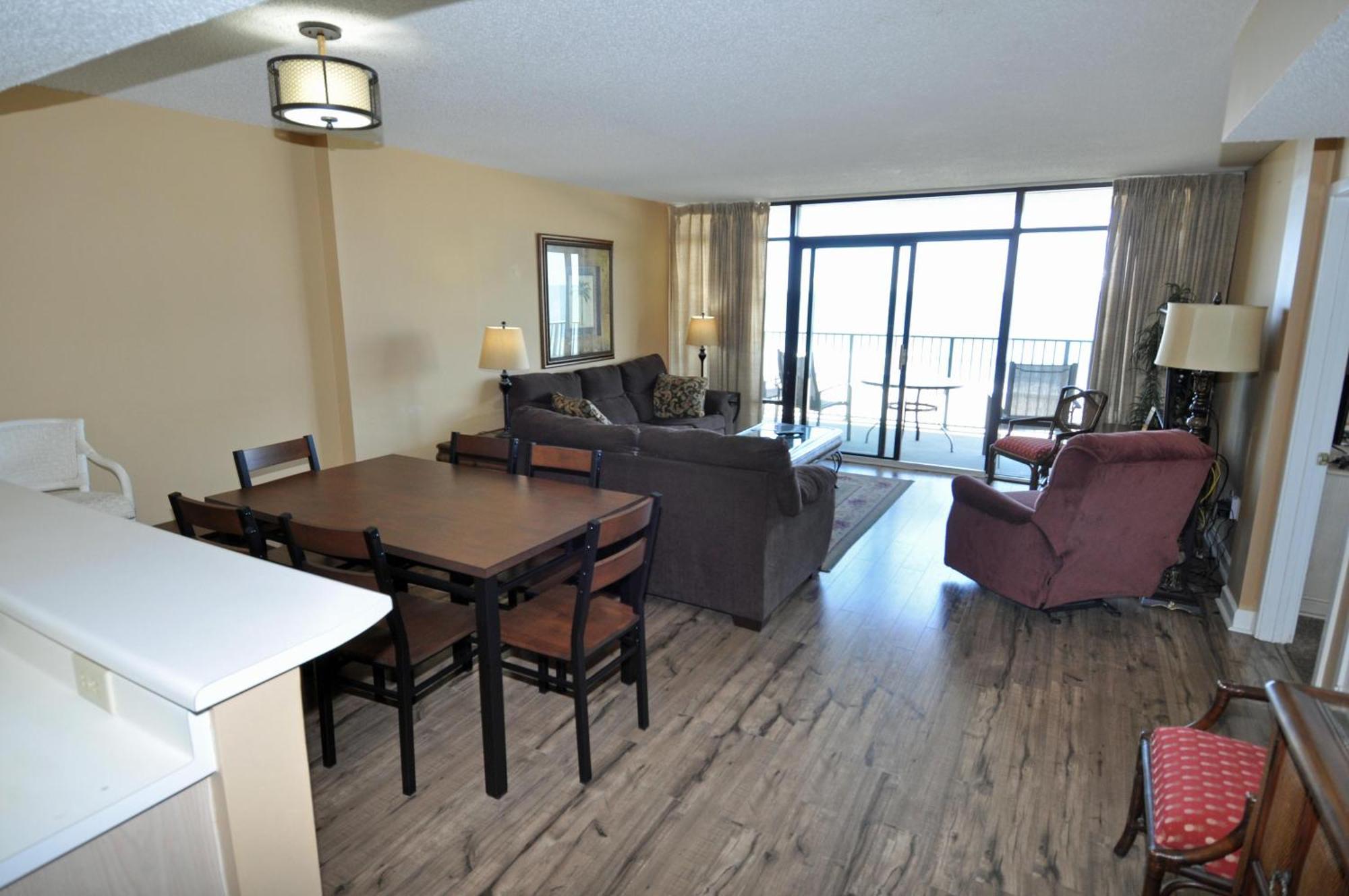 Oceanfront 305, Enjoy, Shop, Walk To Bars, Main Street Apartment