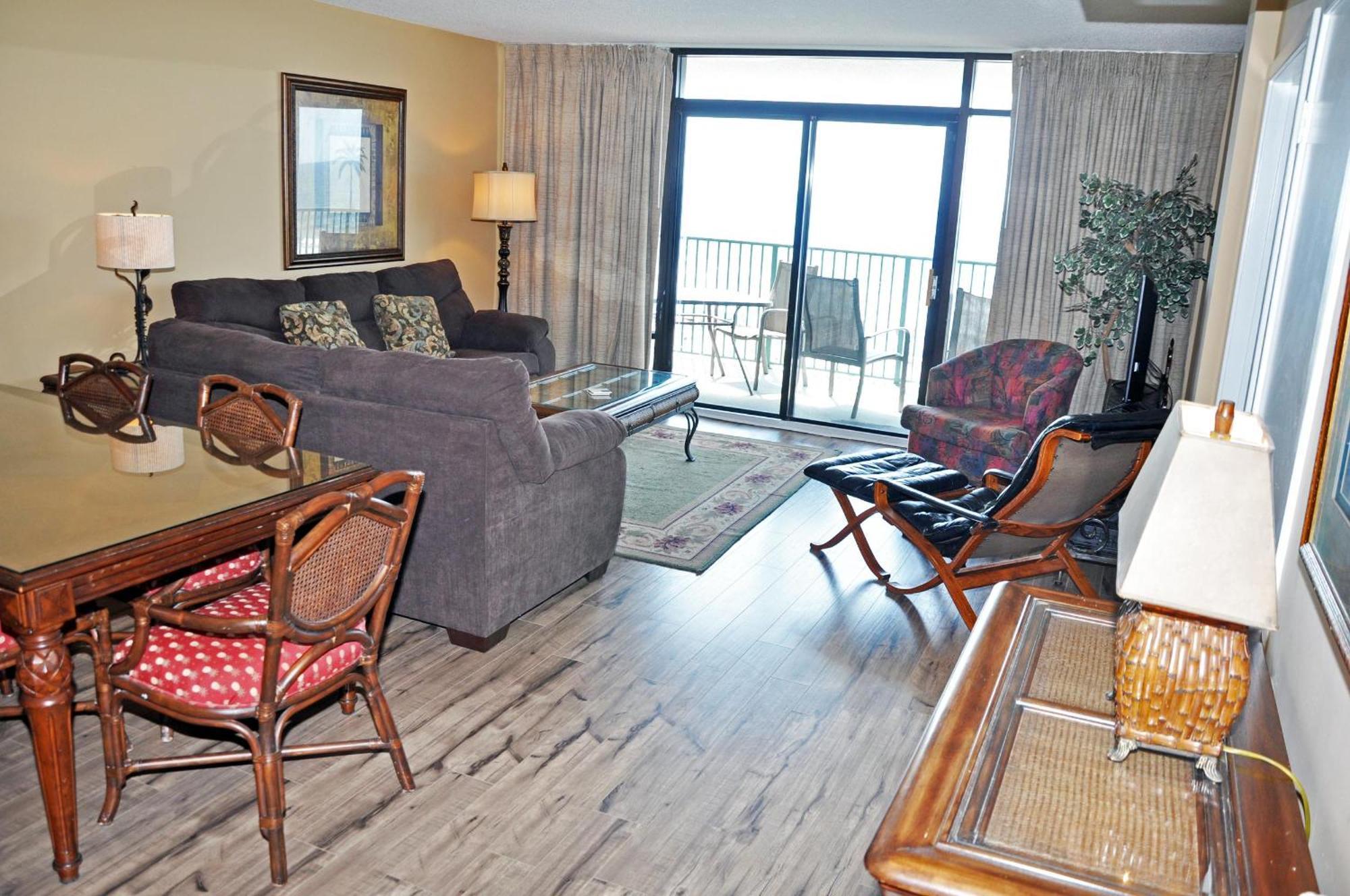 Oceanfront 305, Enjoy, Shop, Walk To Bars, Main Street Apartment