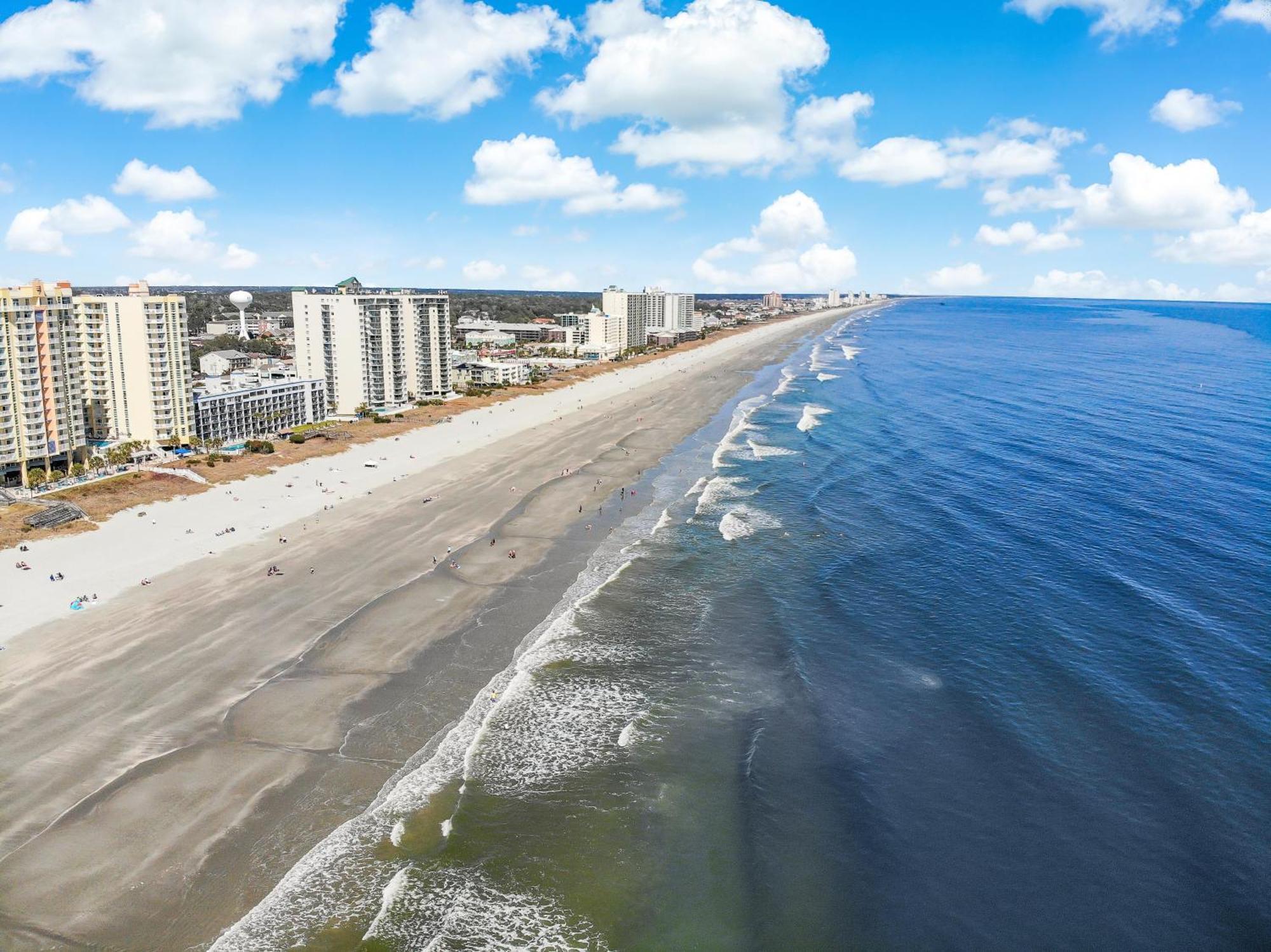 Oceanfront 305, Enjoy, Shop, Walk To Bars, Main Street Apartment *