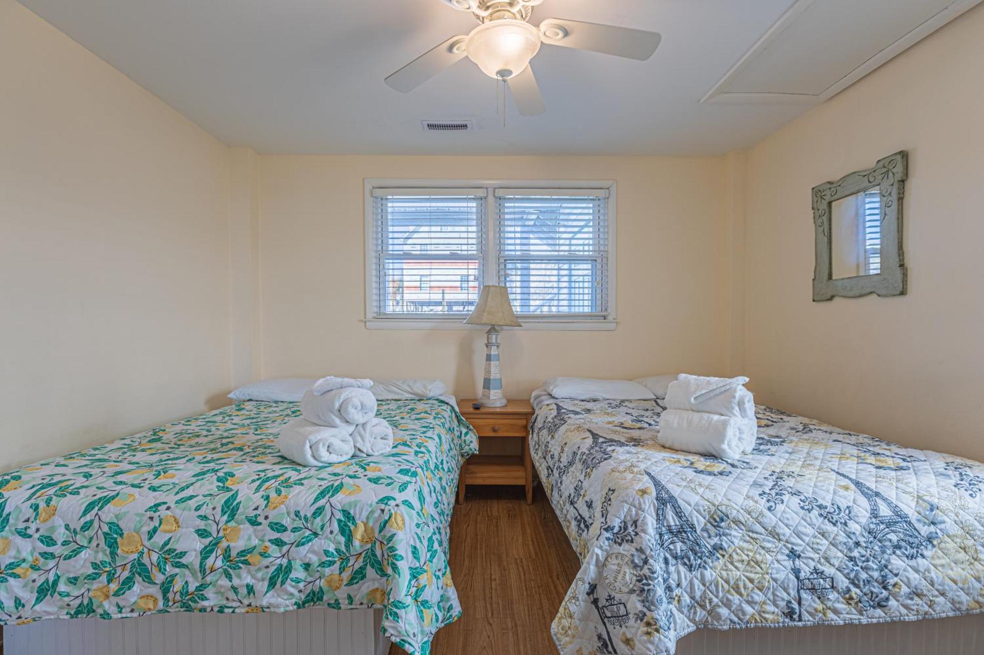 Holiday home Lavish Accessible, On Ocean, 4 King Beds, Huge Private Pool, Yard, Spa, Patio, Bbq, & Game Tables