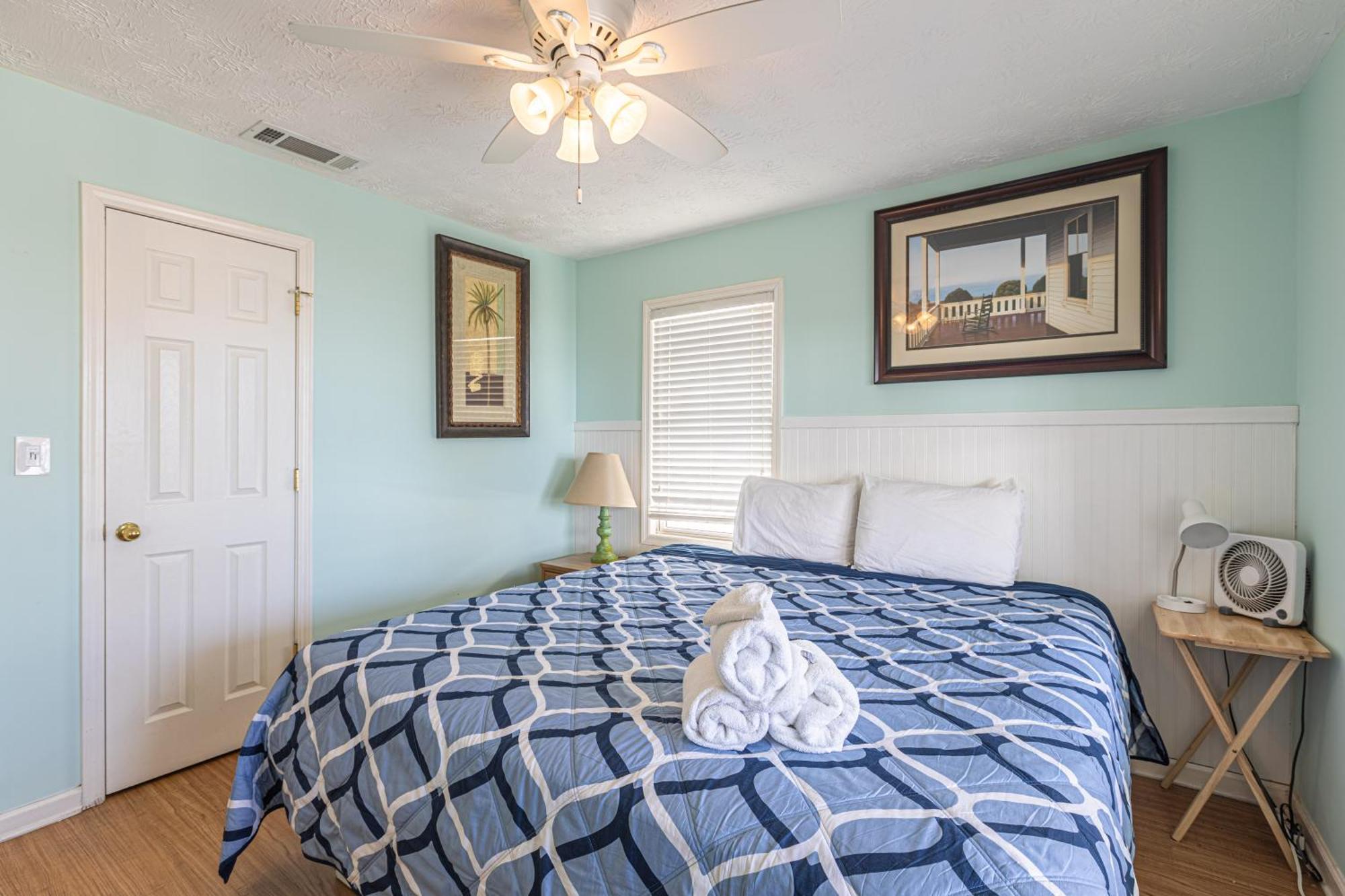 Holiday home Lavish Accessible, On Ocean, 4 King Beds, Huge Private Pool, Yard, Spa, Patio, Bbq, & Game Tables *
