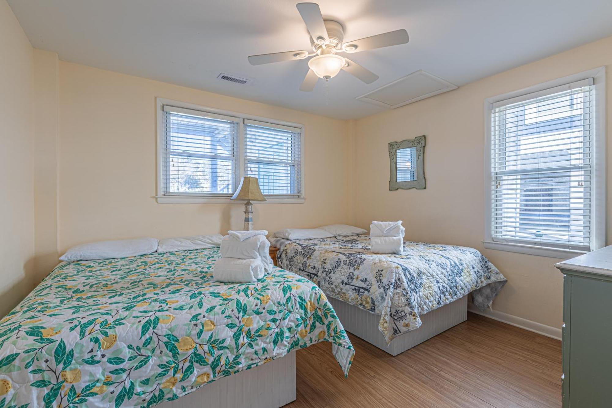 Holiday home Lavish Accessible, On Ocean, 4 King Beds, Huge Private Pool, Yard, Spa, Patio, Bbq, & Game Tables