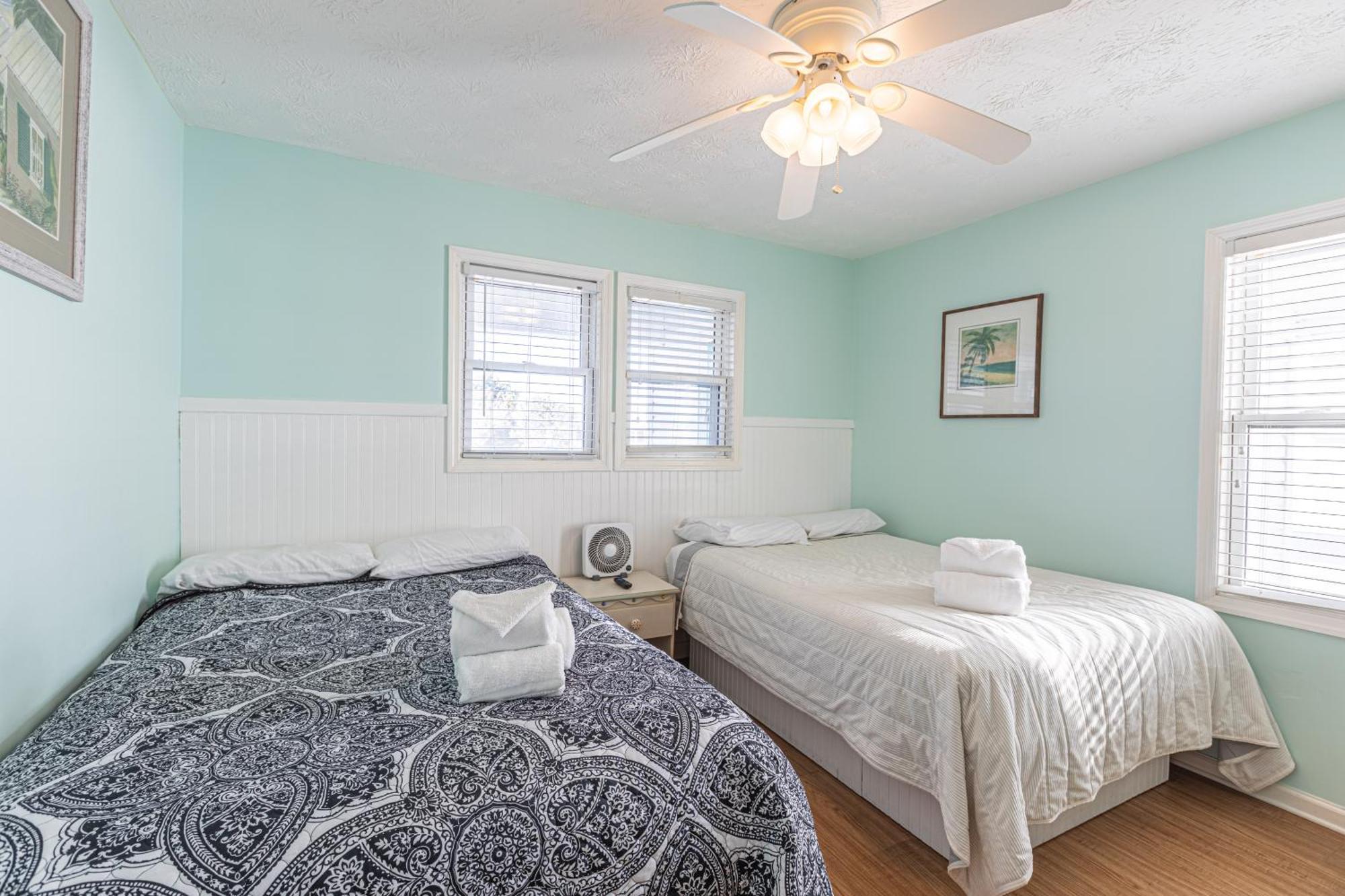 Holiday home Lavish Accessible, On Ocean, 4 King Beds, Huge Private Pool, Yard, Spa, Patio, Bbq, & Game Tables