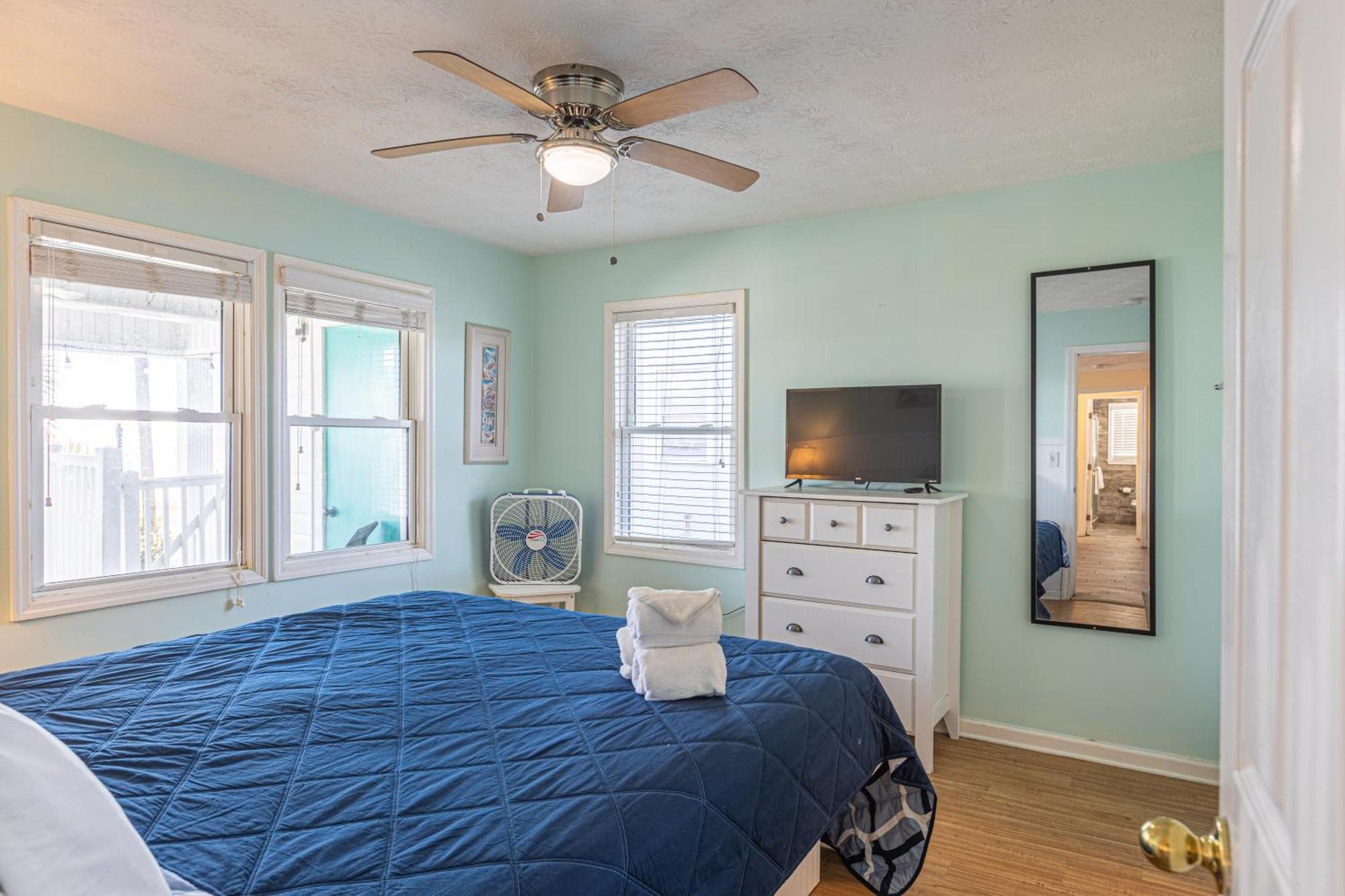 Lavish Accessible, On Ocean, 4 King Beds, Huge Private Pool, Yard, Spa, Patio, Bbq, & Game Tables Holiday home