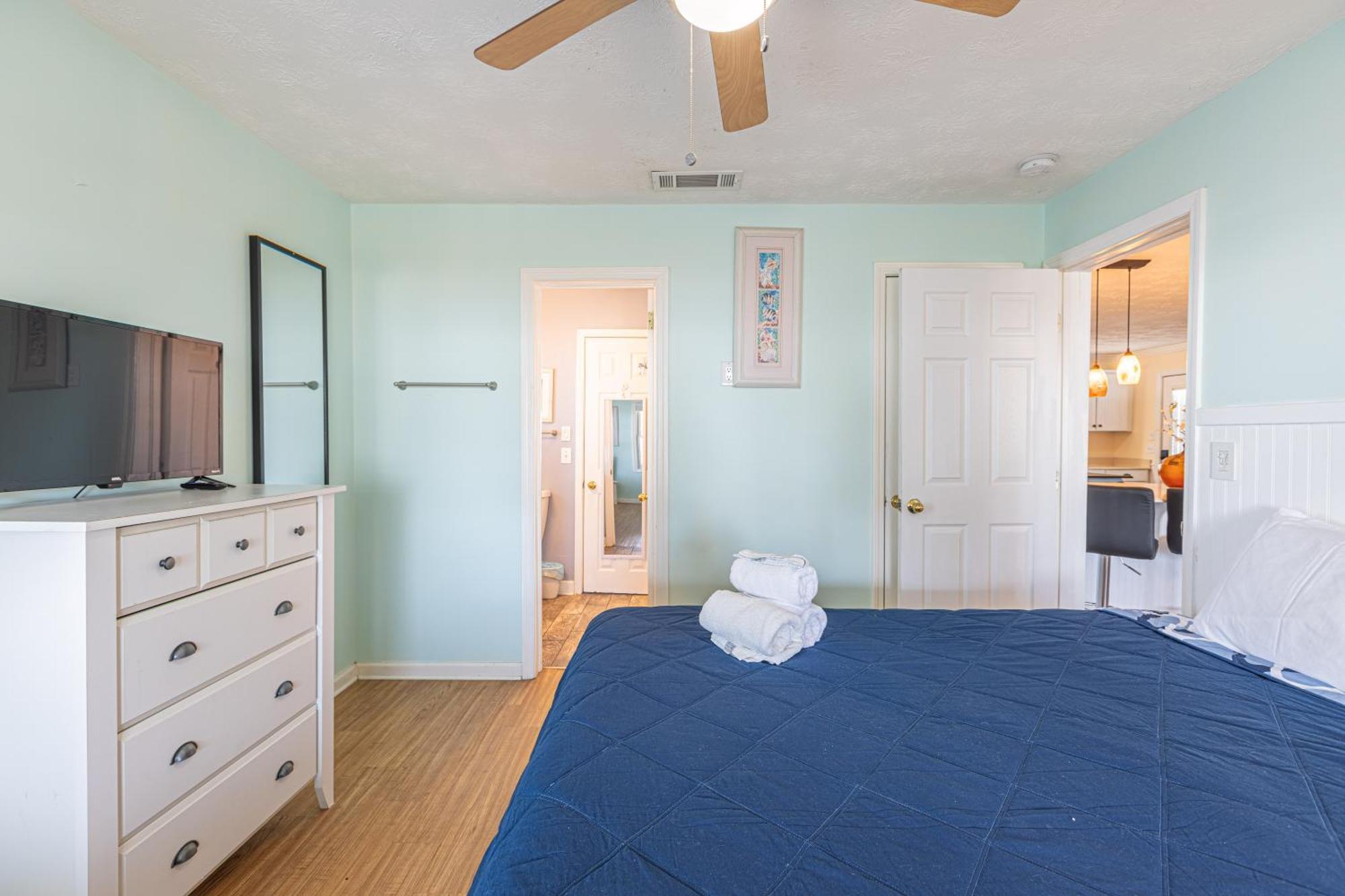 Holiday home Lavish Accessible, On Ocean, 4 King Beds, Huge Private Pool, Yard, Spa, Patio, Bbq, & Game Tables