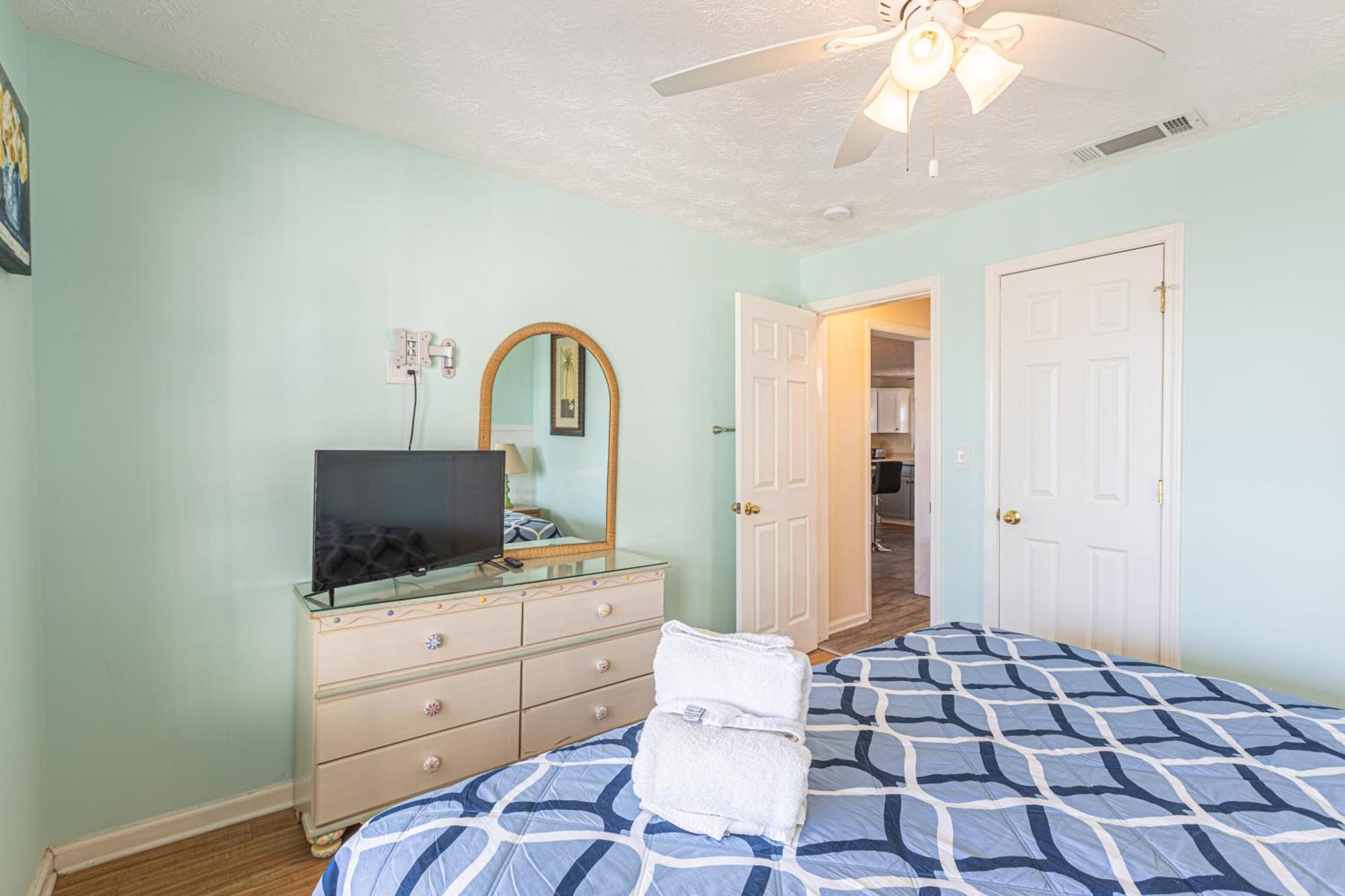 Lavish Accessible, On Ocean, 4 King Beds, Huge Private Pool, Yard, Spa, Patio, Bbq, & Game Tables Holiday home *