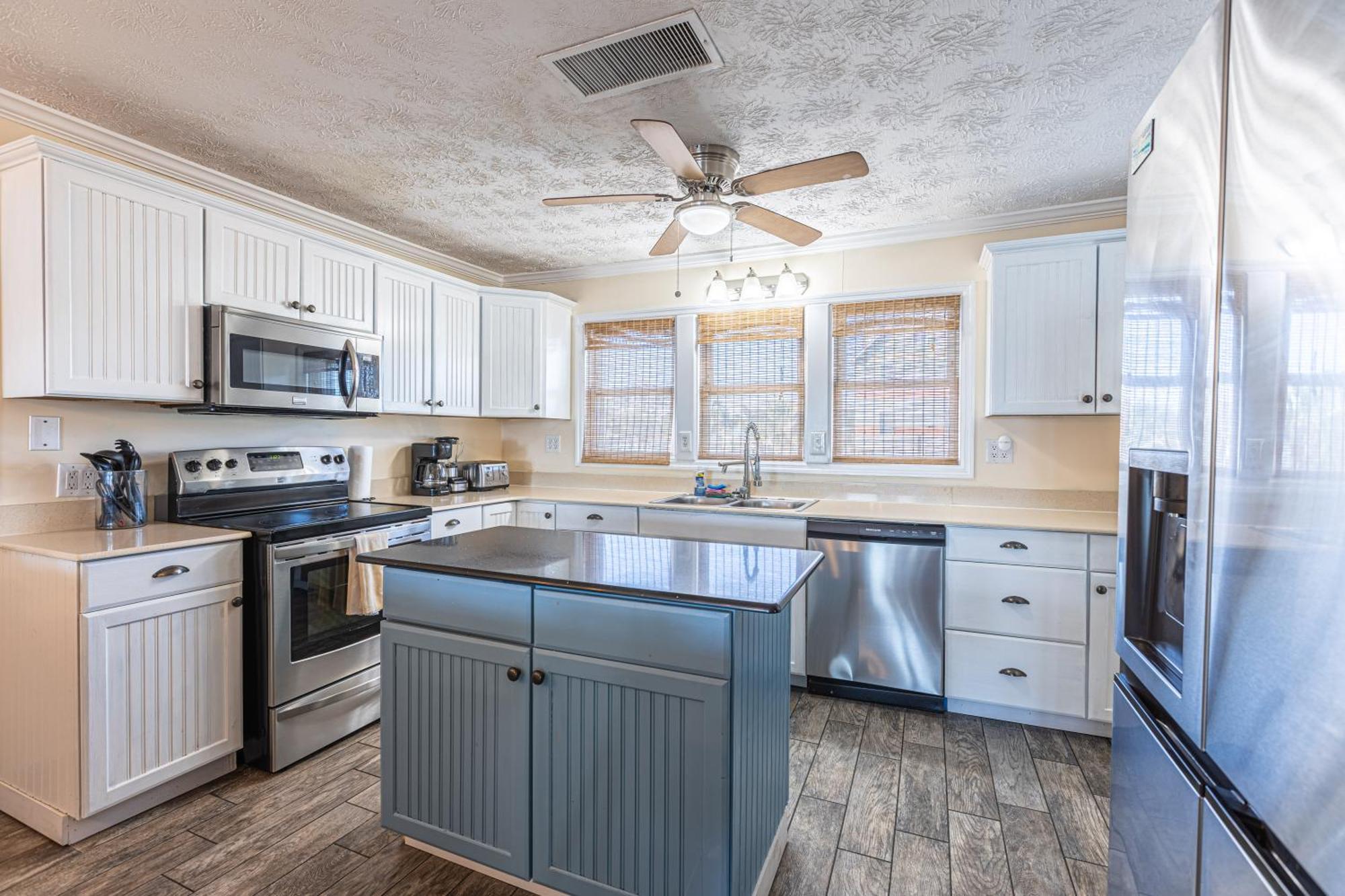Lavish Accessible, On Ocean, 4 King Beds, Huge Private Pool, Yard, Spa, Patio, Bbq, & Game Tables Myrtle Beach