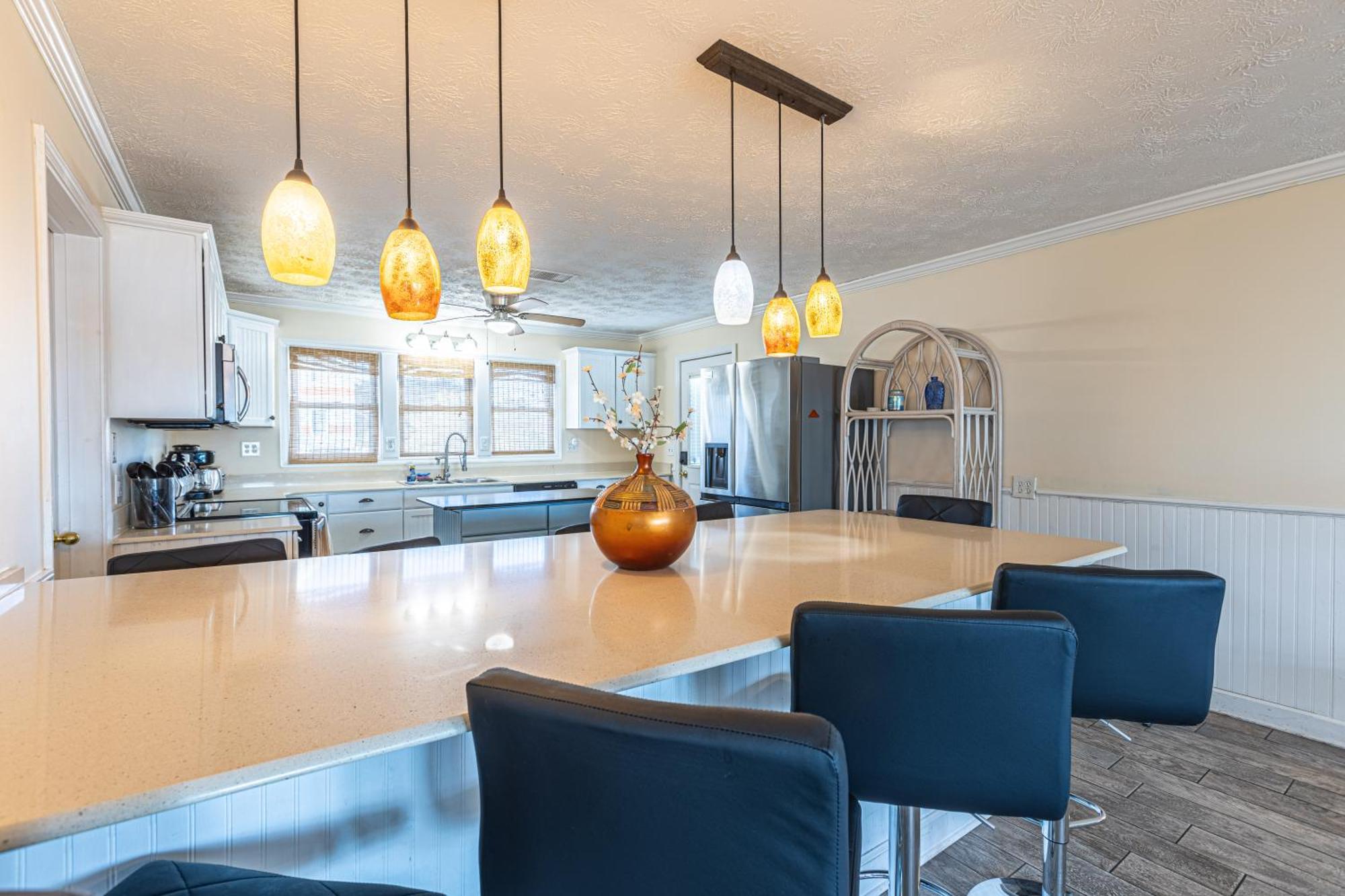 Lavish Accessible, On Ocean, 4 King Beds, Huge Private Pool, Yard, Spa, Patio, Bbq, & Game Tables Holiday home