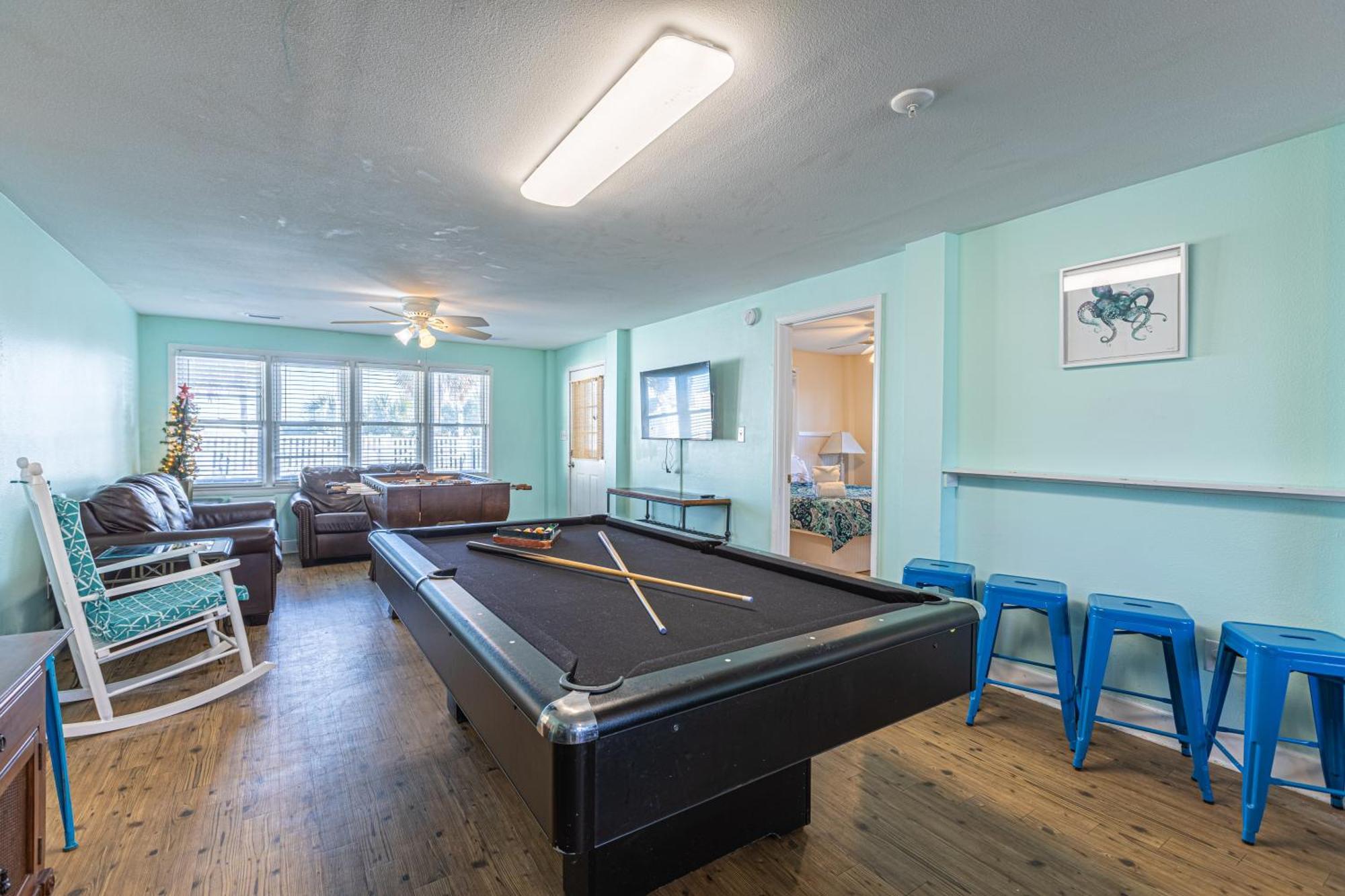 Holiday home Lavish Accessible, On Ocean, 4 King Beds, Huge Private Pool, Yard, Spa, Patio, Bbq, & Game Tables *