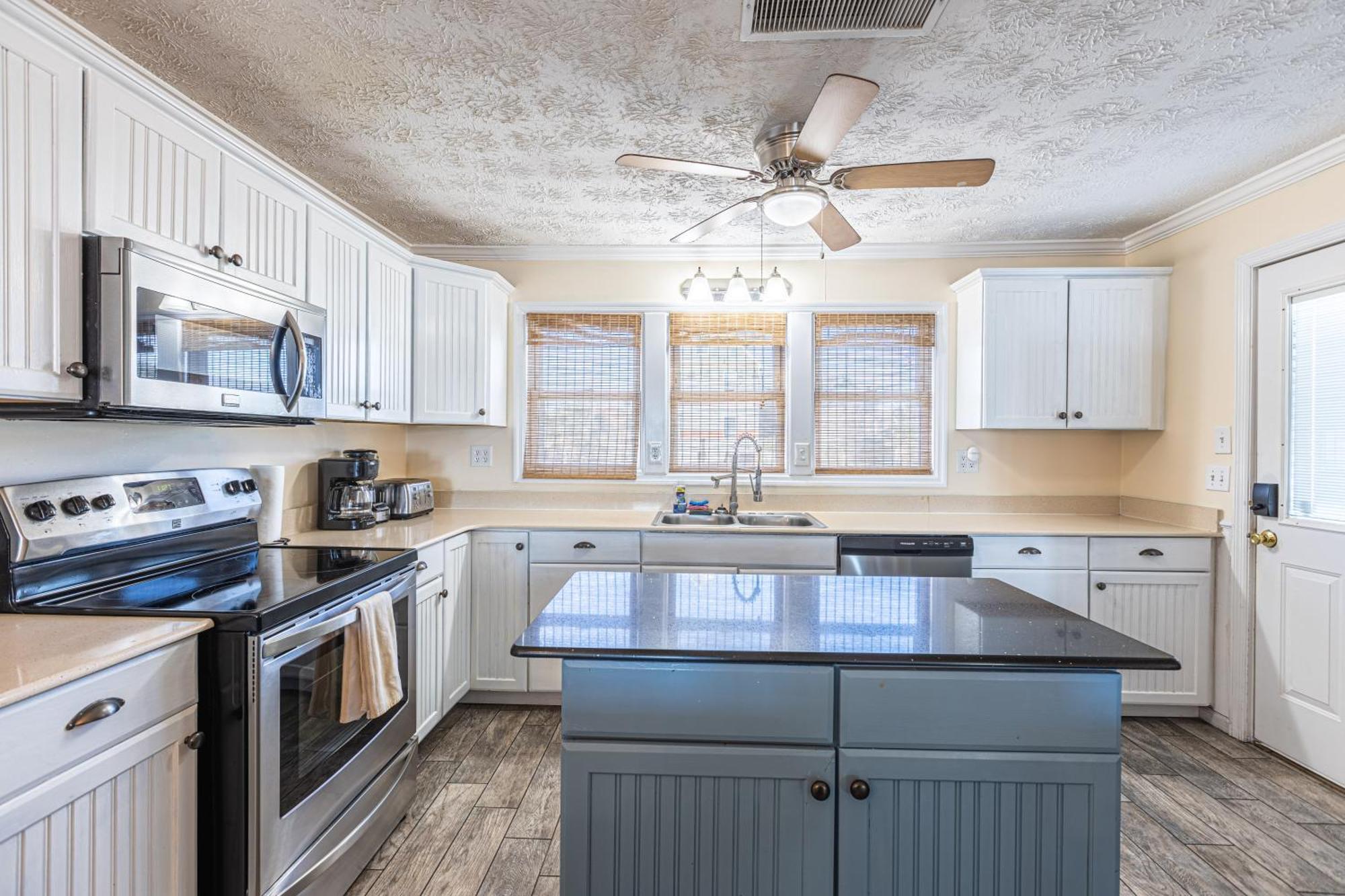 Lavish Accessible, On Ocean, 4 King Beds, Huge Private Pool, Yard, Spa, Patio, Bbq, & Game Tables *