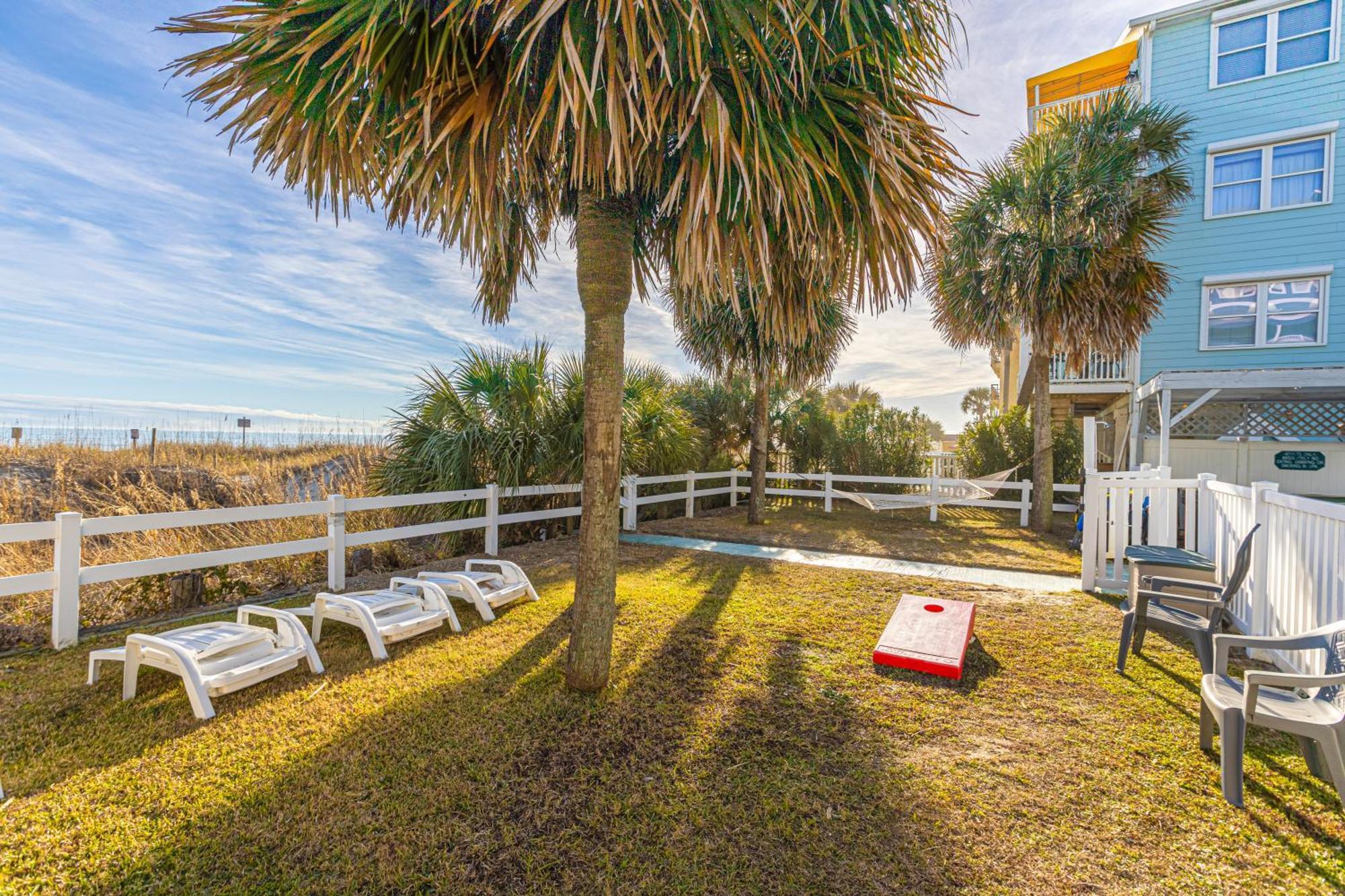 Lavish Accessible, On Ocean, 4 King Beds, Huge Private Pool, Yard, Spa, Patio, Bbq, & Game Tables Holiday home