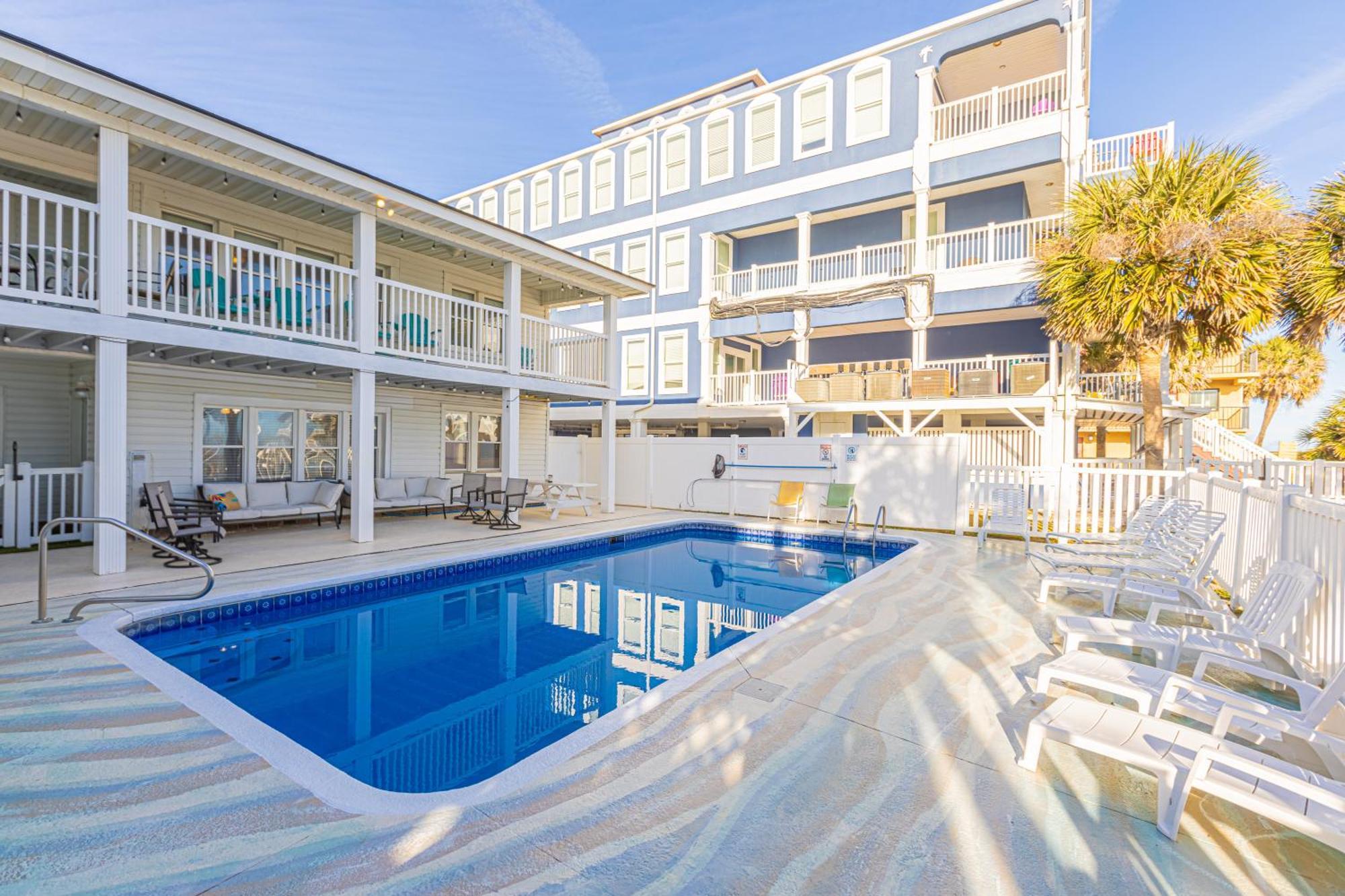 Holiday home Lavish Accessible, On Ocean, 4 King Beds, Huge Private Pool, Yard, Spa, Patio, Bbq, & Game Tables