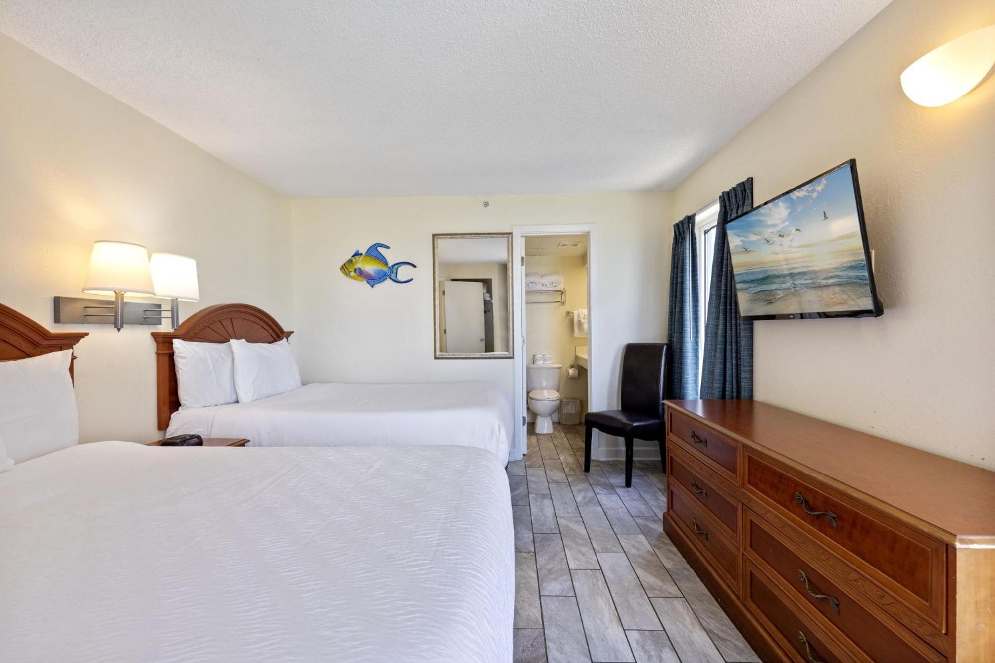 Boardwalk Beachfront Apartment *