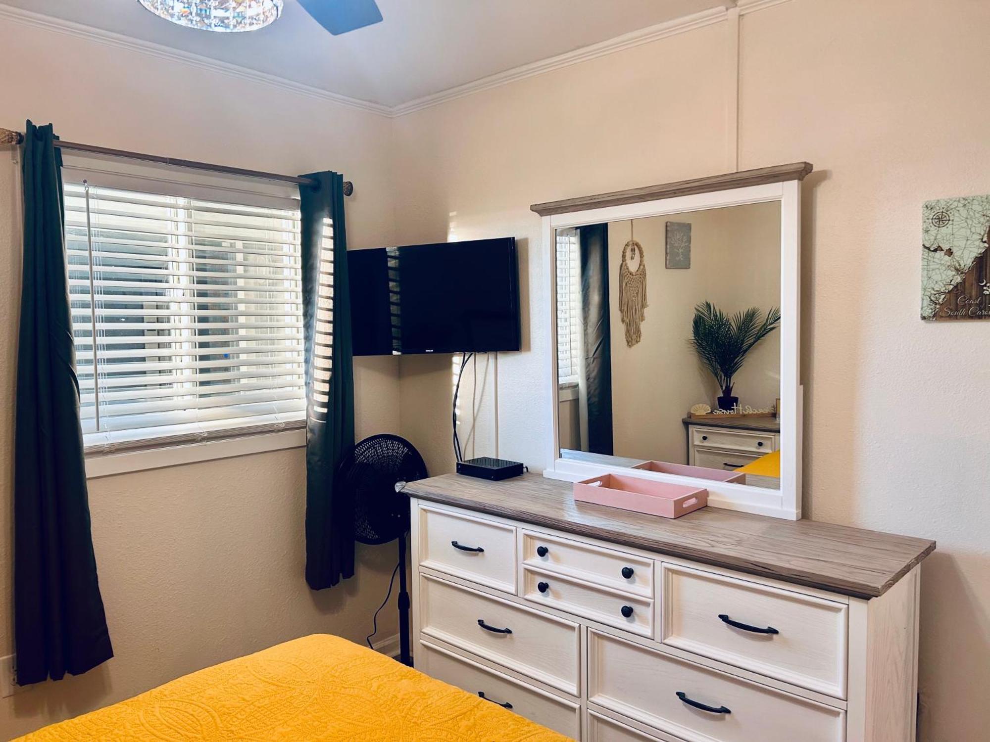Apartment Luxurious Oceanfront Condo, 1 Bedroom-2 Bath, Sleeps 4, Indoor And Outdoor Pools, Waters Edge-garden City-murrells Inlet Sc -no Pets Myrtle Beach