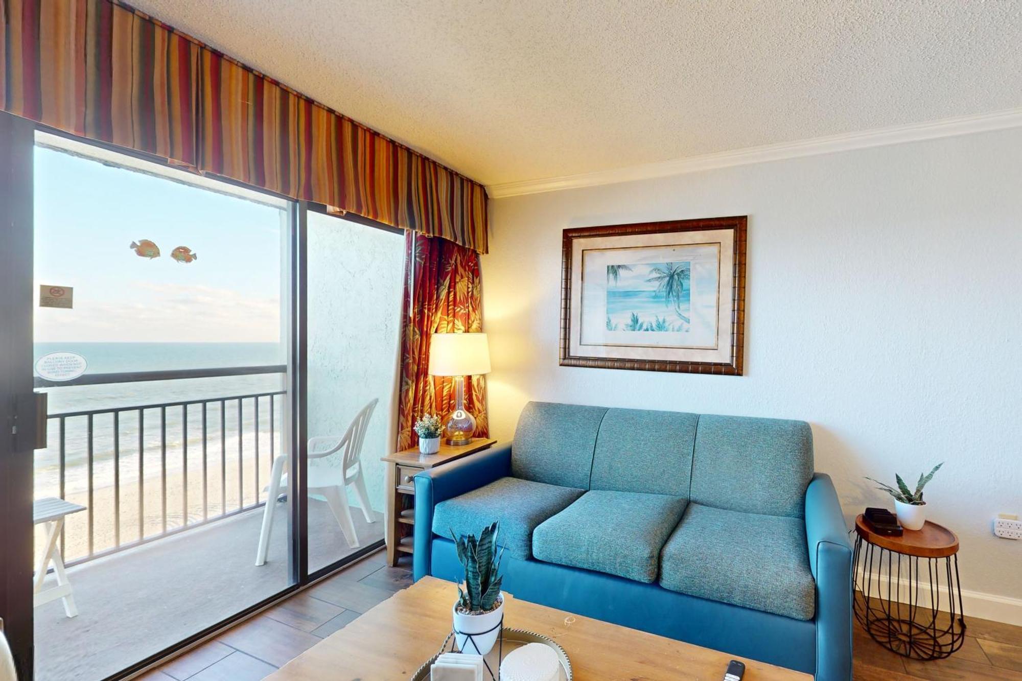 Monterey Bay 823 *