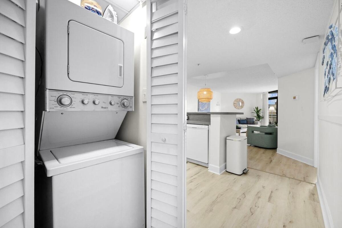 Wow! Oceanview 3 Bedroom Condo! Pool & Private Balcony *