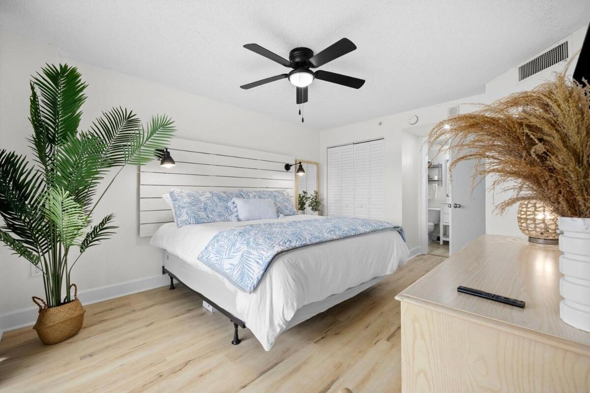 Apartment Wow! Oceanview 3 Bedroom Condo! Pool & Private Balcony Myrtle Beach