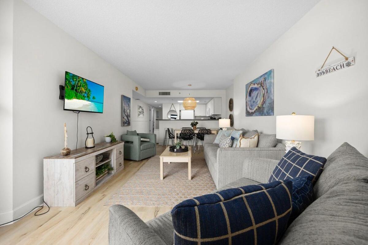 Apartment Wow! Oceanview 3 Bedroom Condo! Pool & Private Balcony *