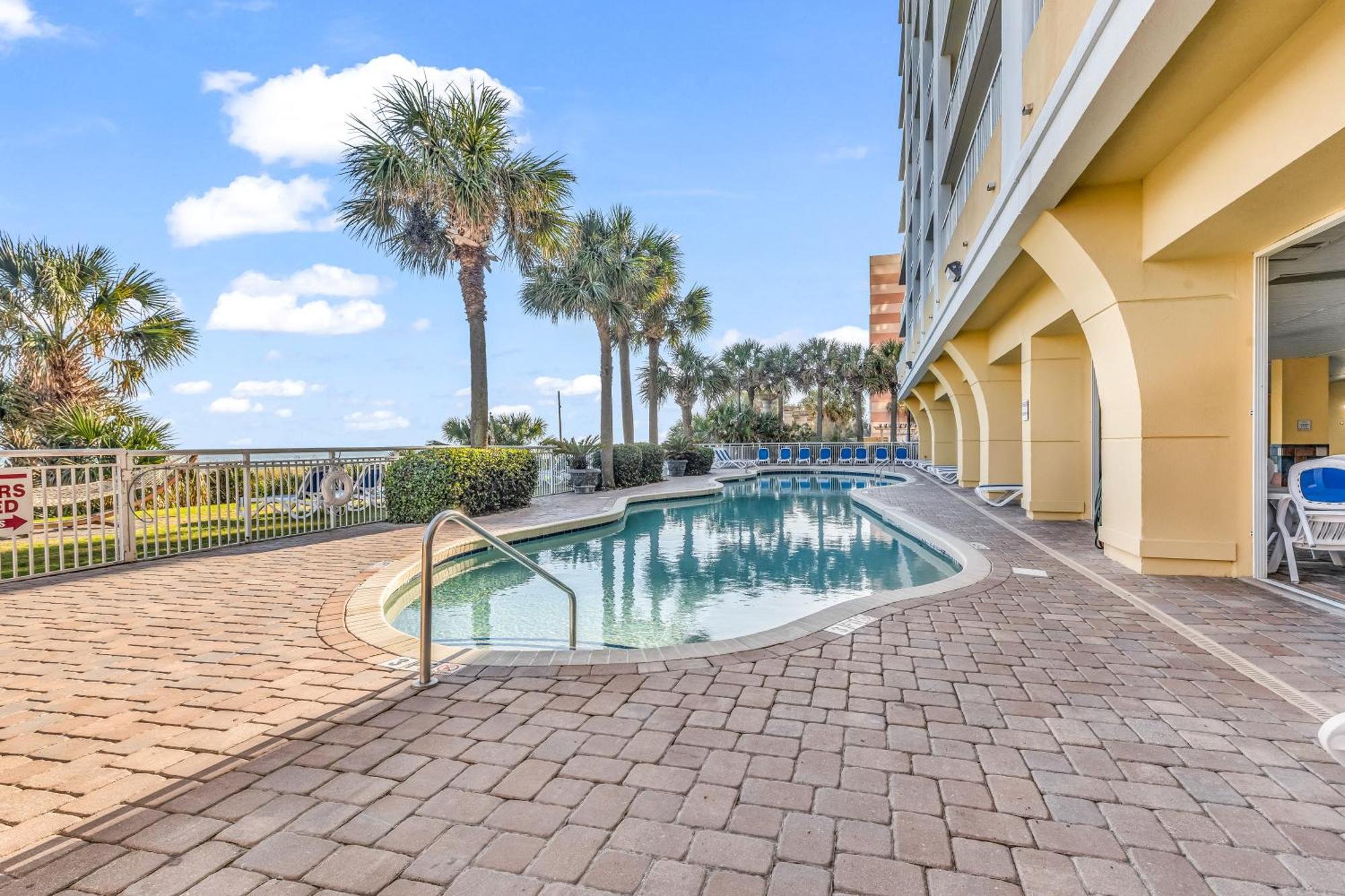 Camelot By The Sea Resort *