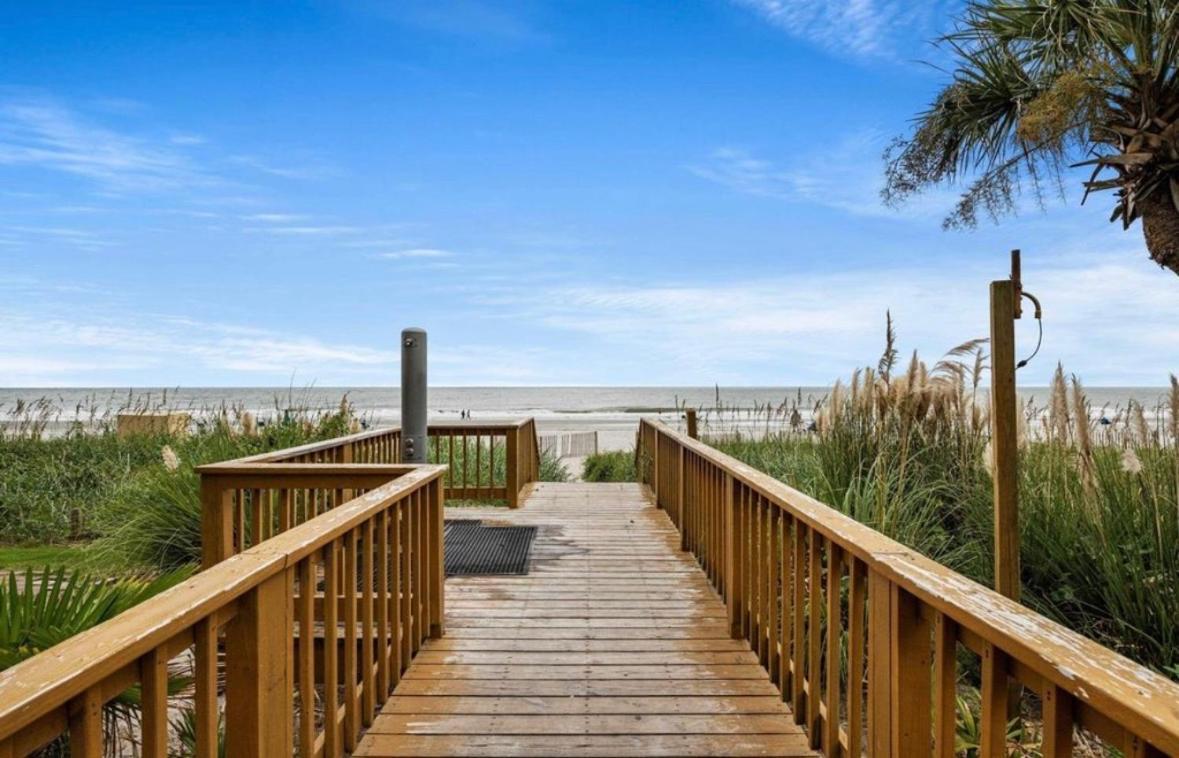 Wow! Oceanview 3 Bedroom Condo! Pool & Private Balcony