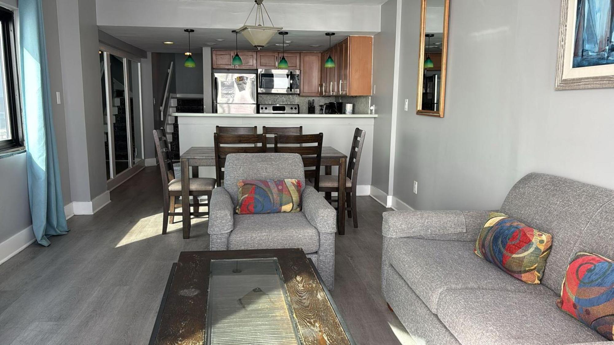 Oceanfront Penthouse, Two-story, 3 Bedrooms Apartment *