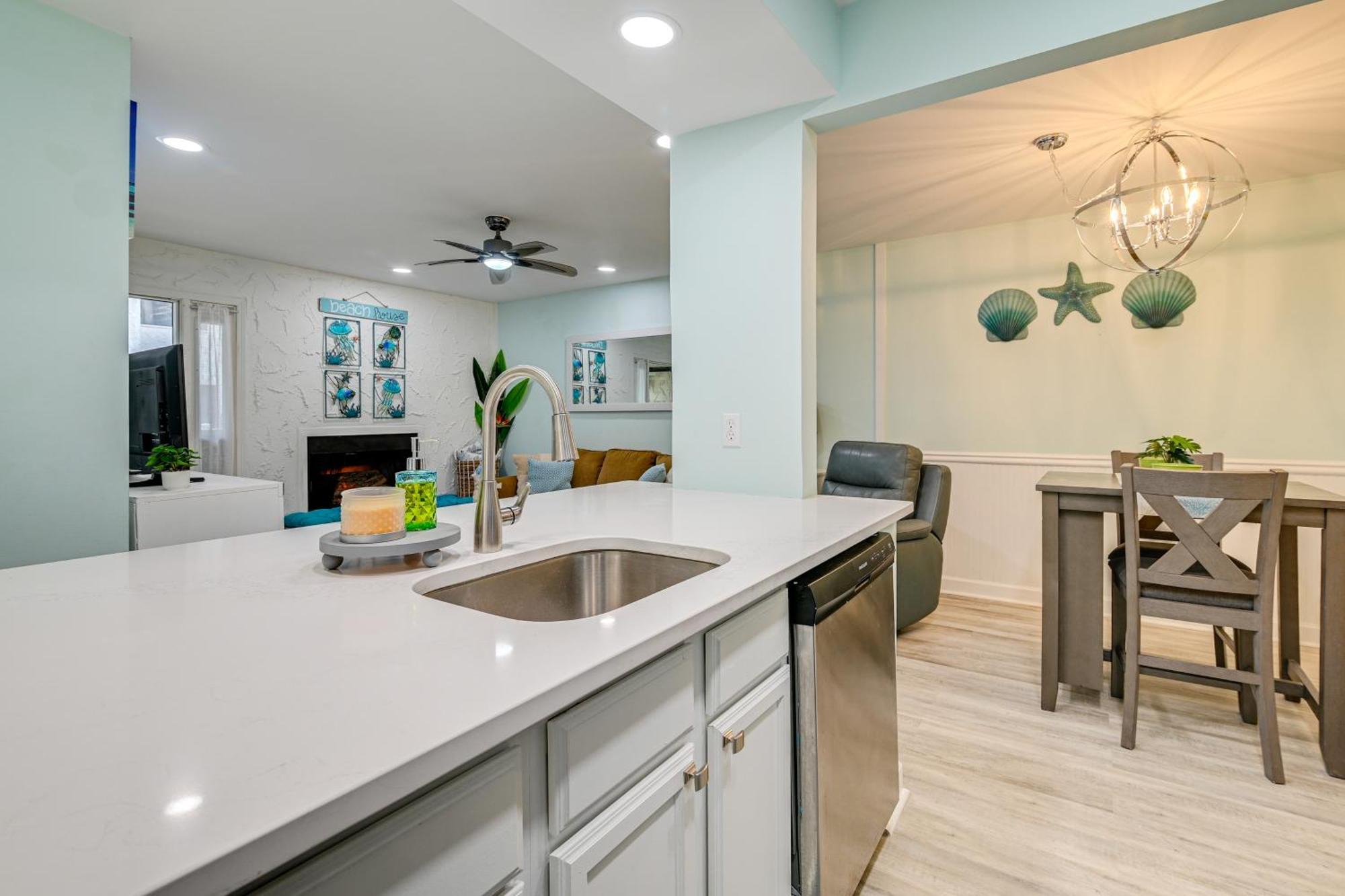 Apartment Cozy Myrtle Getaway 1 Block To Ocean!