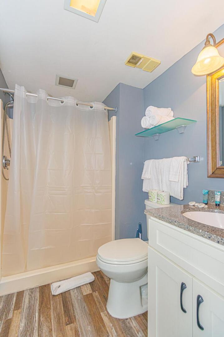 Stunning Ocean View 2 Bedroom Condo- Nicely Updated & Sleeps 6! Palace Unit 408 *