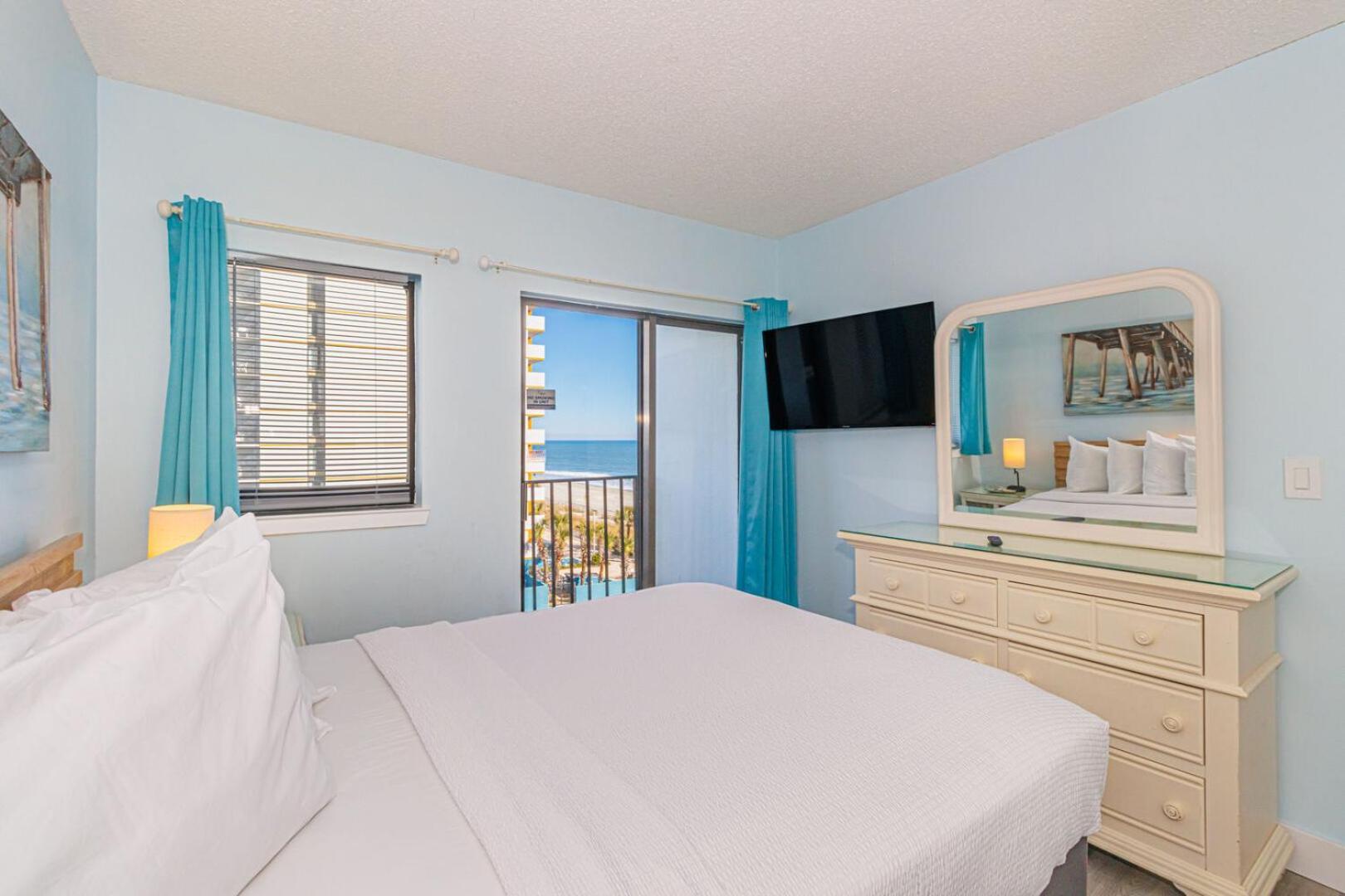 Stunning Ocean View 2 Bedroom Condo- Nicely Updated & Sleeps 6! Palace Unit 408 *