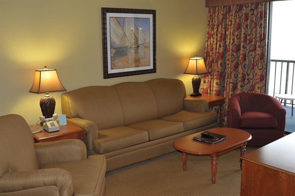 Schooner Ii And Racquet Club Hotel
