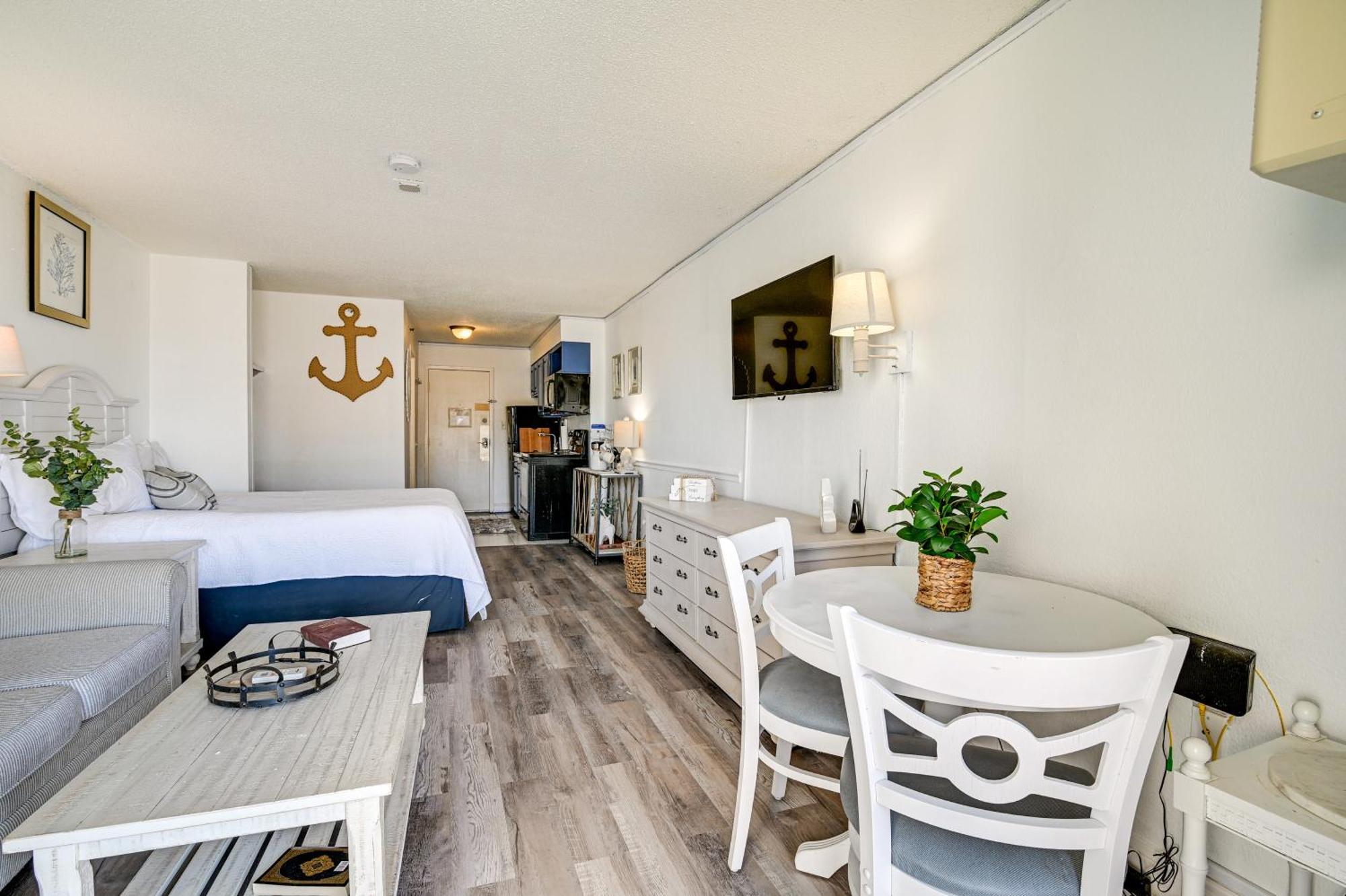 Sea Mist Oceanfront With Balcony! Apartment *