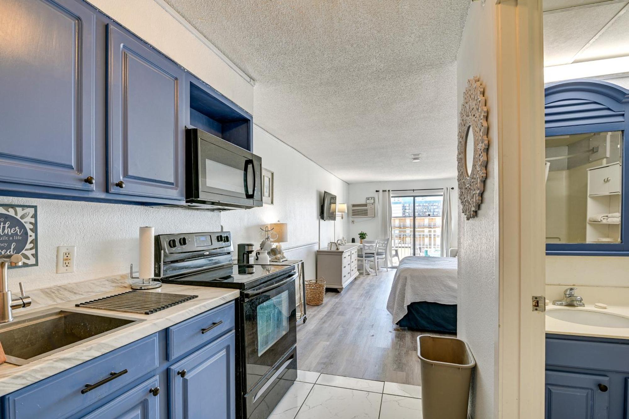 Sea Mist Oceanfront With Balcony! Apartment