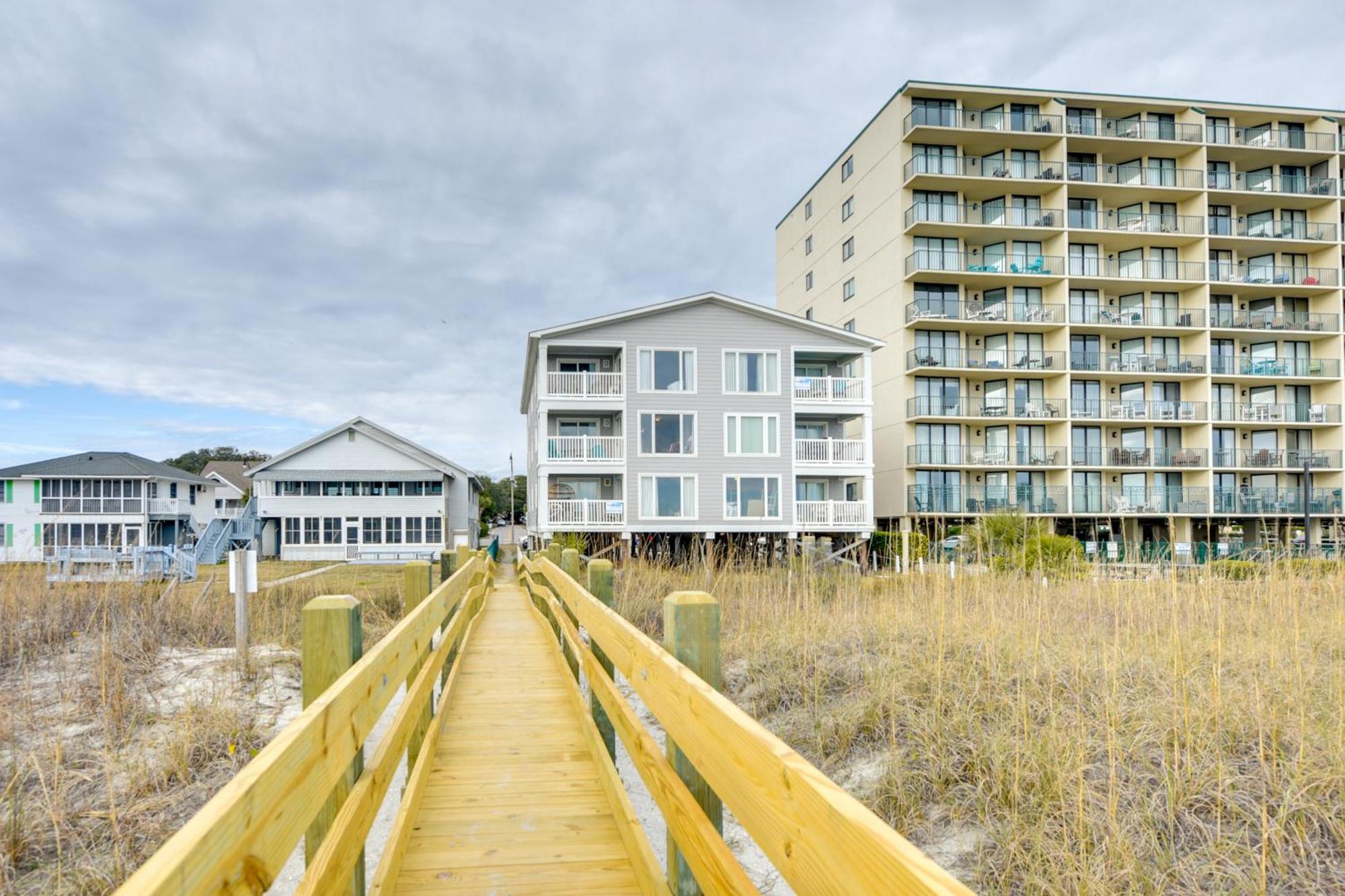 Beachfront With Magnificent Ocean Views! Apartment *