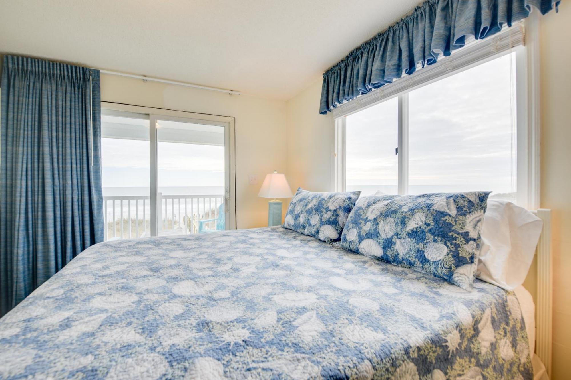 Apartment Beachfront With Magnificent Ocean Views! *
