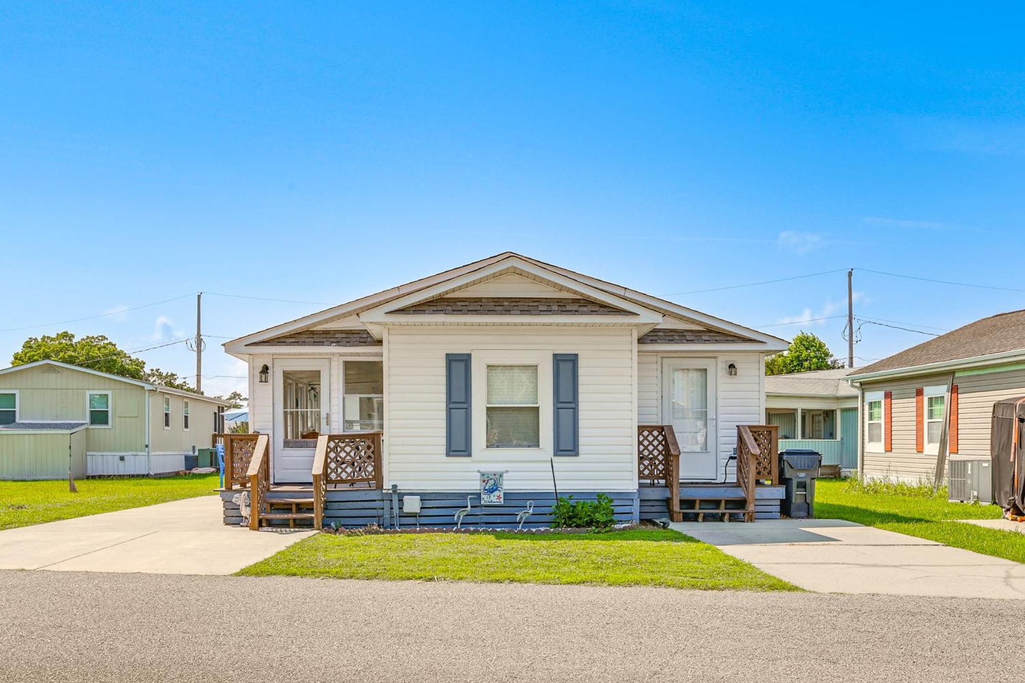 Holiday home Surfside About Half Mi To Beach!