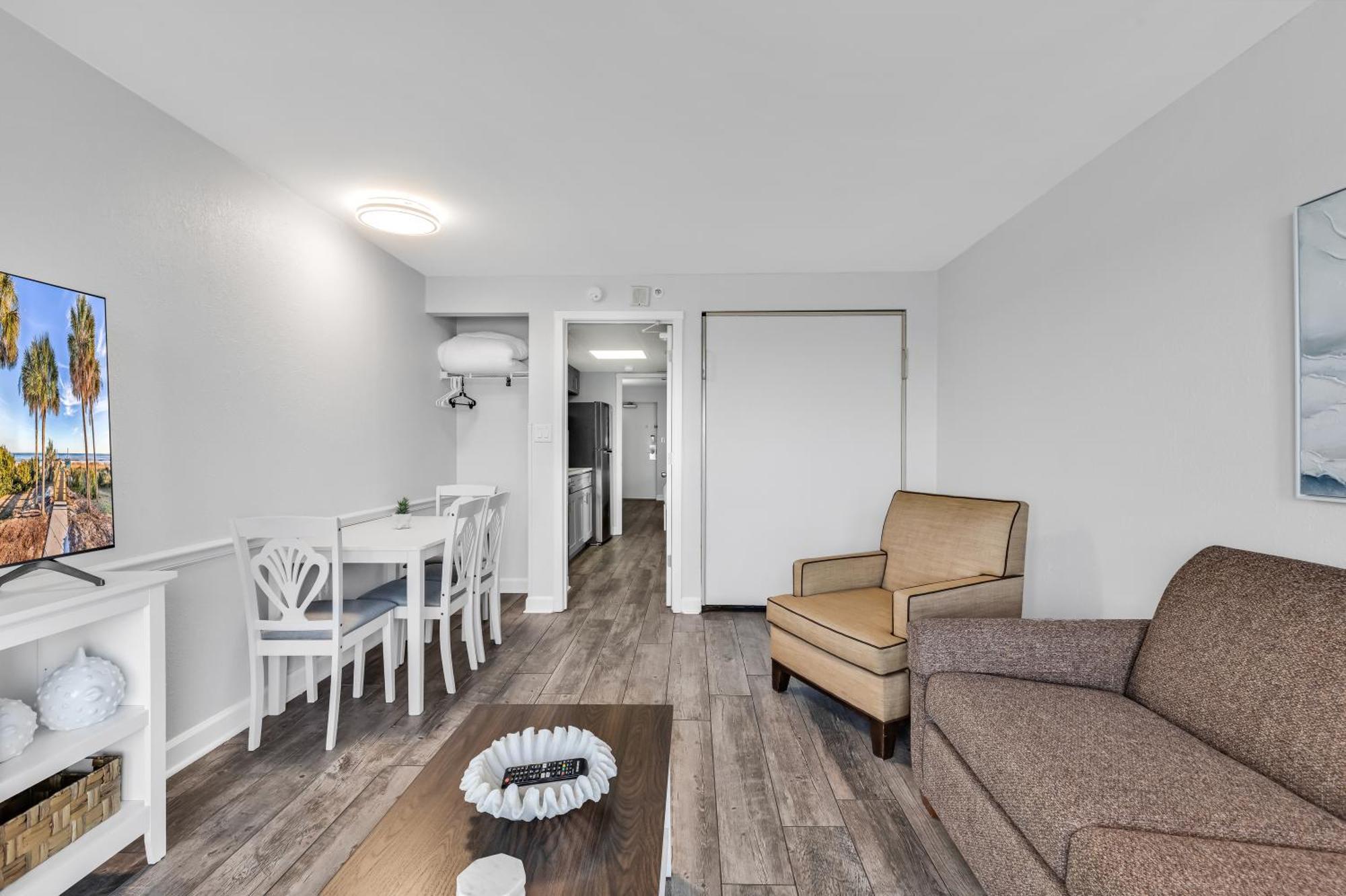 Apartment Boardwalk Oceanfront By Hosteeva