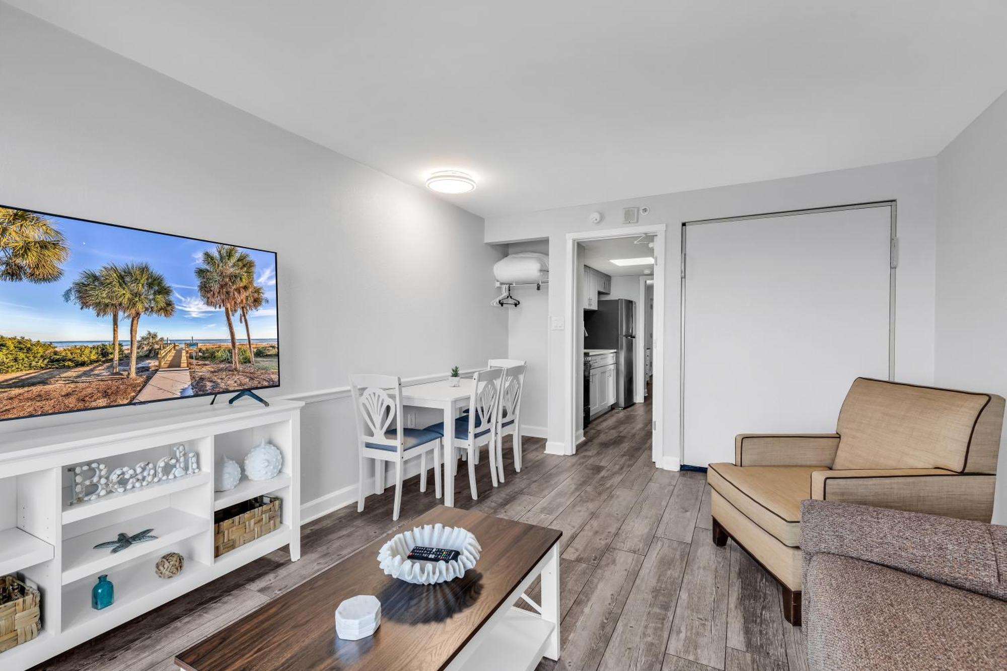 Boardwalk Oceanfront By Hosteeva * Myrtle Beach