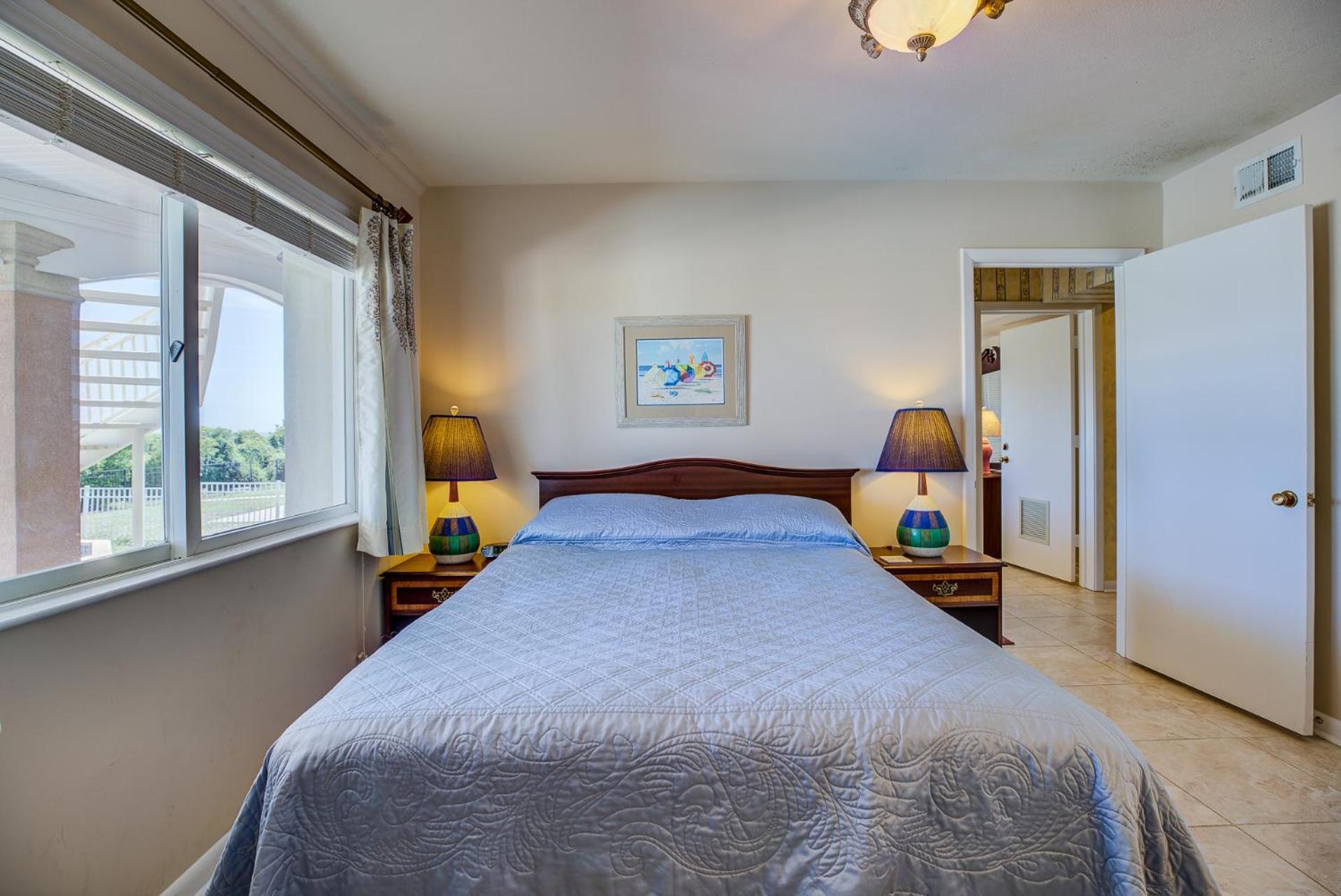 Holiday home Oceanfront Pool Hot Tub Kitchen Washer Dryer Downtown