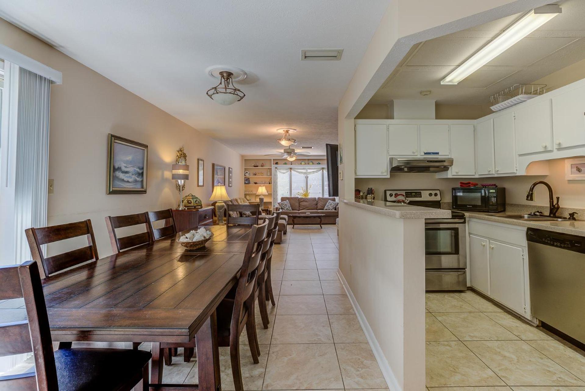 Oceanfront Pool Hot Tub Kitchen Washer Dryer Downtown Holiday home Myrtle Beach