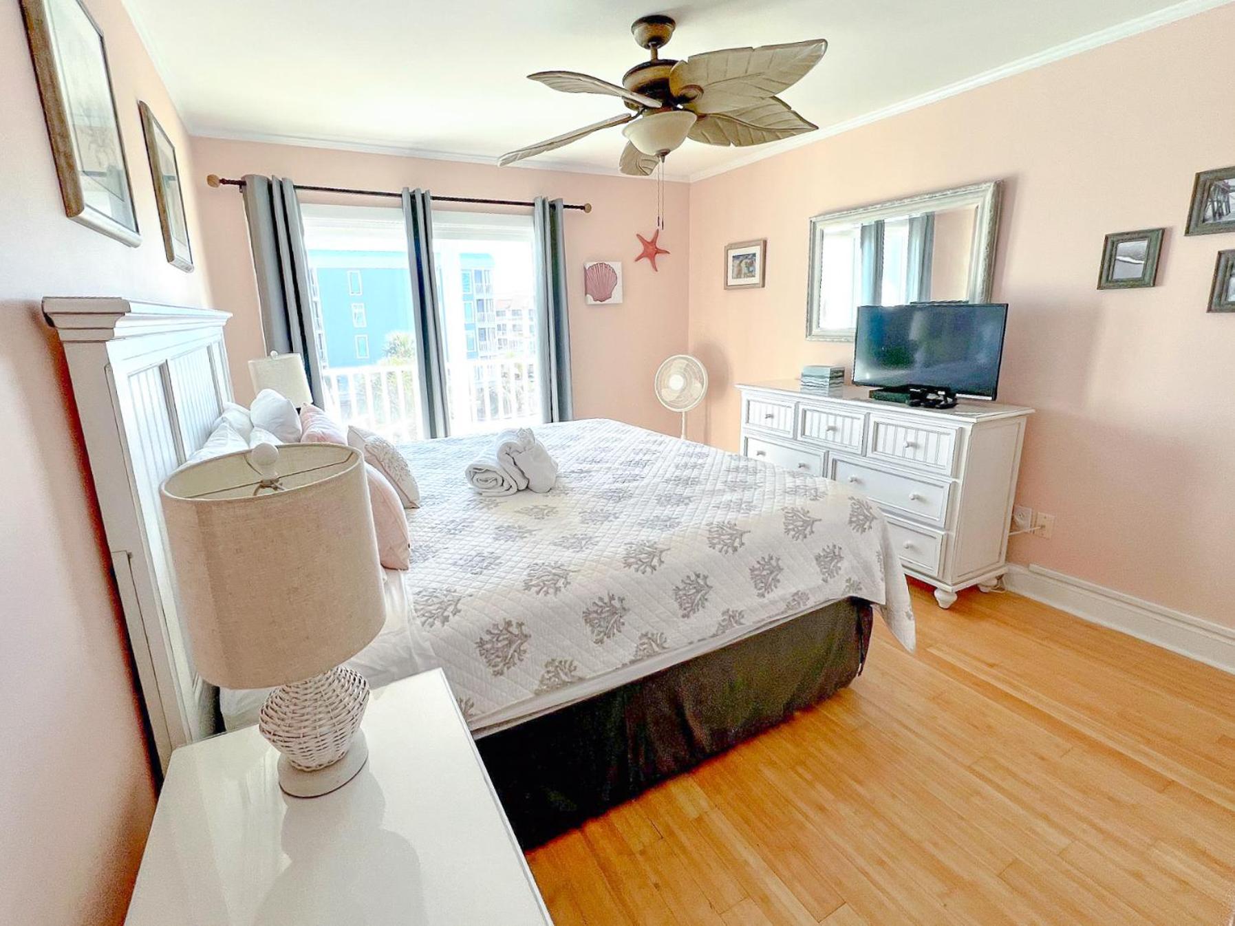 Apartment Spacious On Shore Drive
