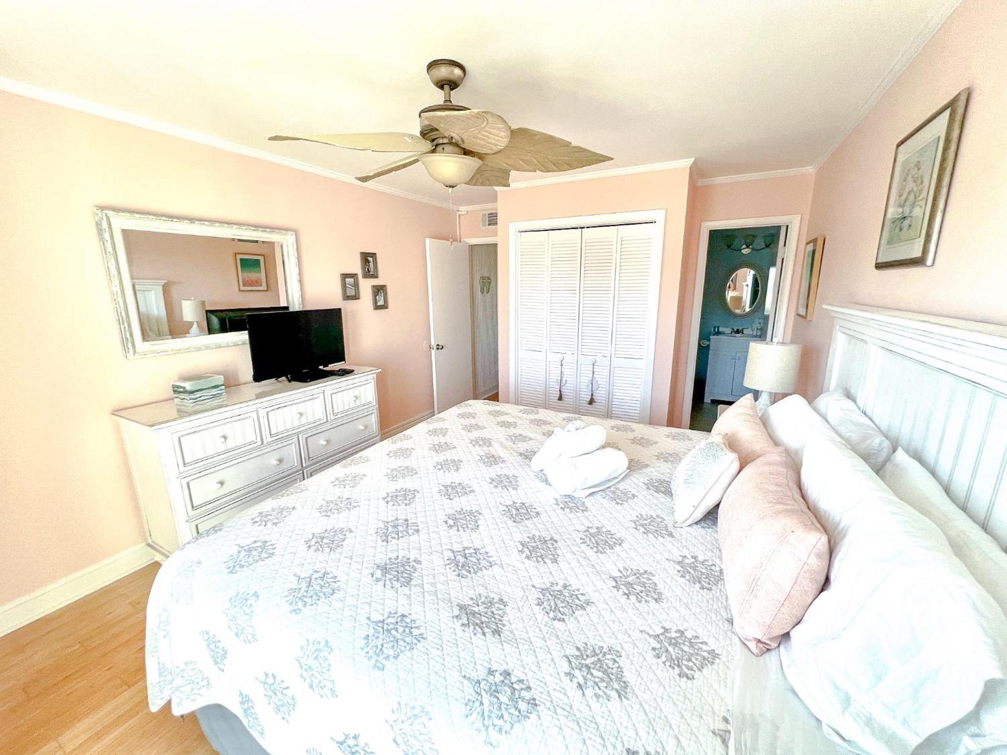 Apartment Spacious On Shore Drive *
