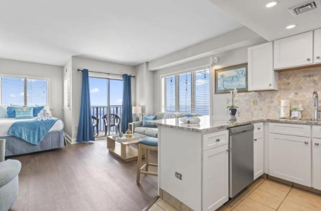 Beautiful 2 Bedroom Multi-unit Suite! Oceanfront Palace 1501 And 1503 *