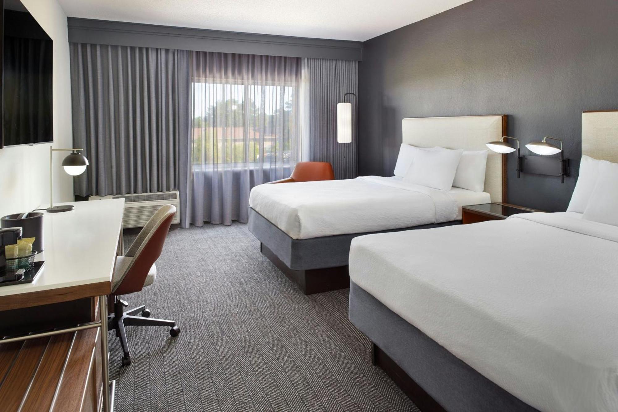 Courtyard By Marriott Myrtle Broadway Hotel 3*