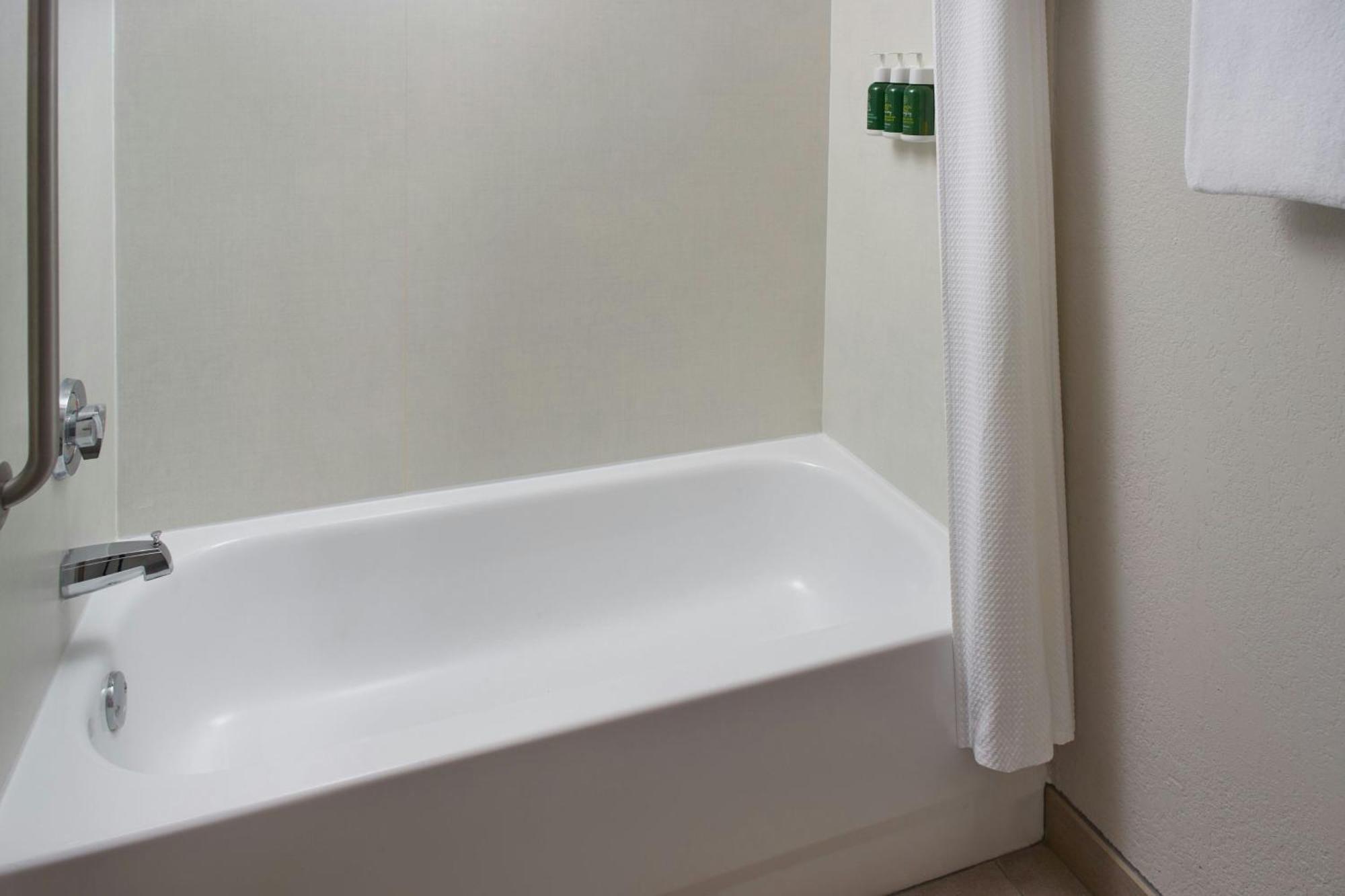 Courtyard By Marriott Myrtle Broadway Hotel 3*