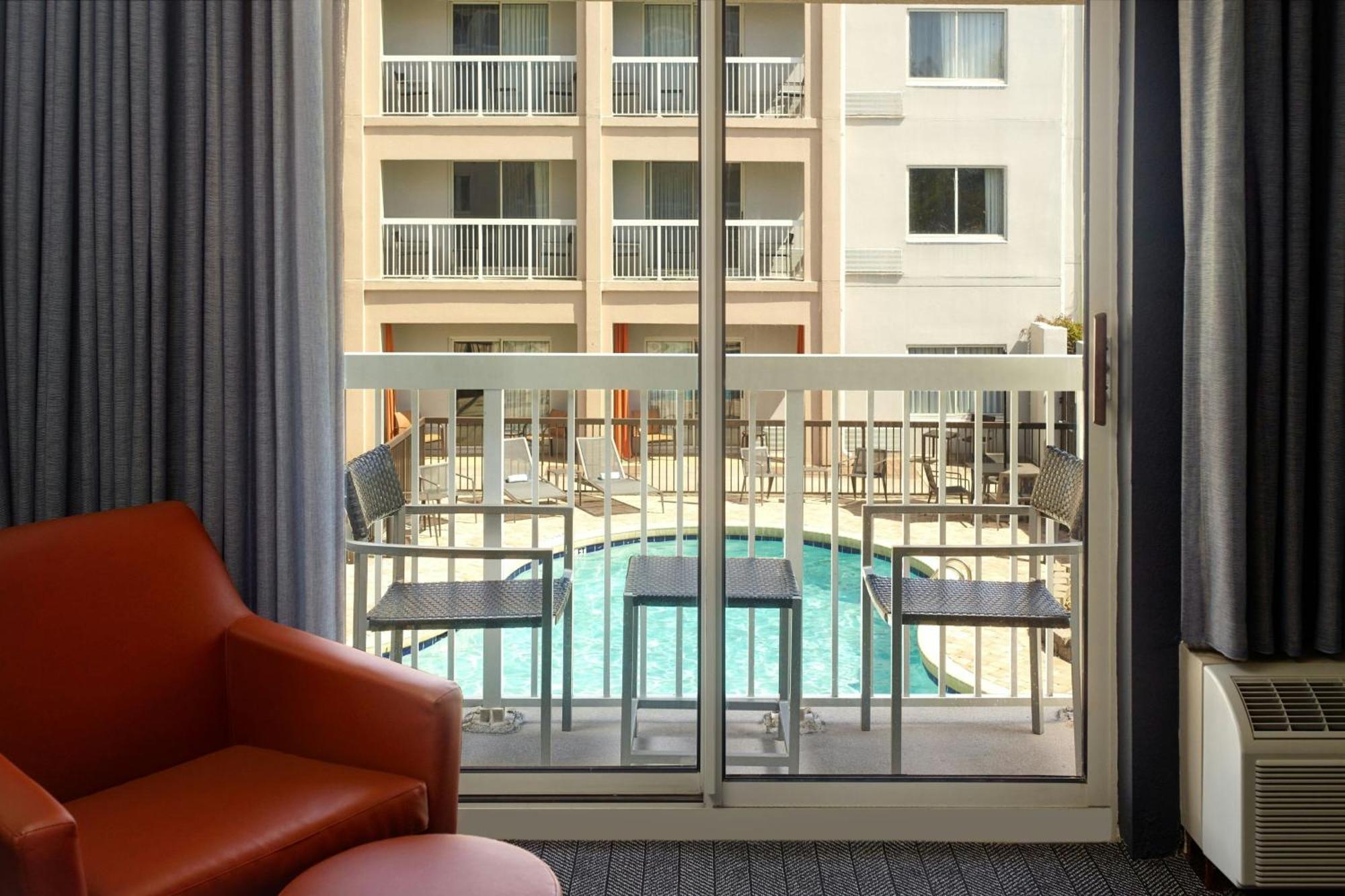 Courtyard By Marriott Myrtle Broadway Hotel 3*